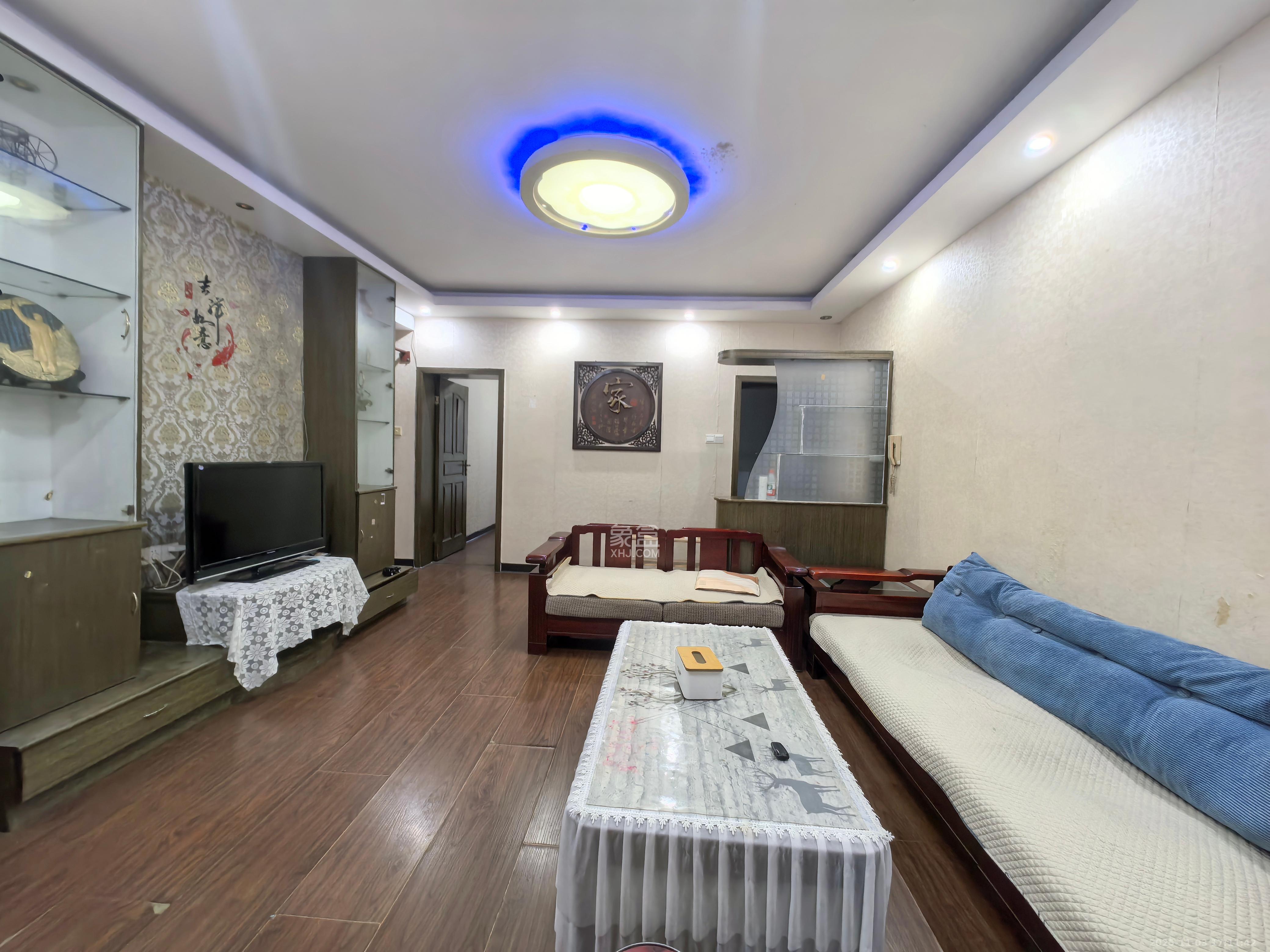 金峰小区南院  3室2厅2卫    1900.0元/月 金峰小区南院  3室2厅2卫    1900.0元/月室内图