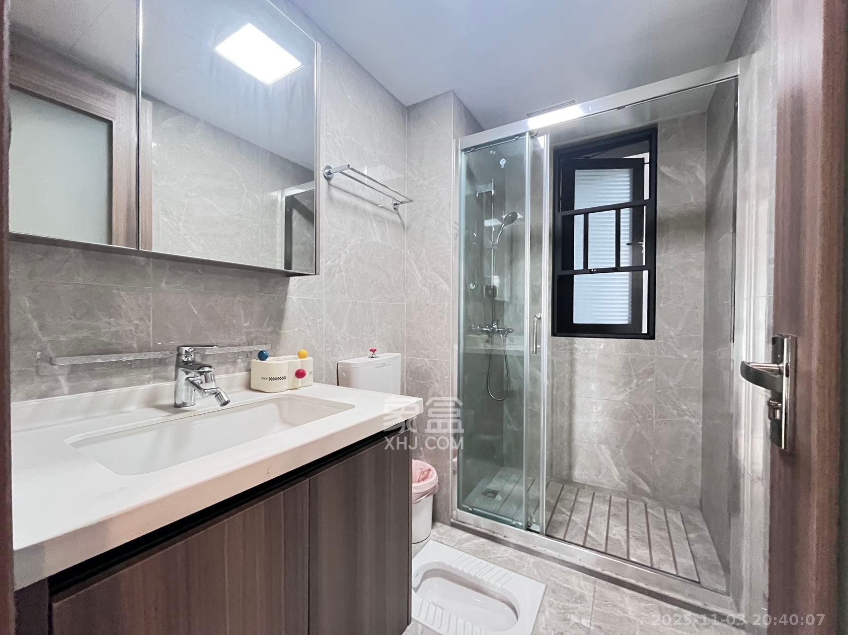 中海阅麓山二期  3室2厅2卫    3500.0元/月室内图