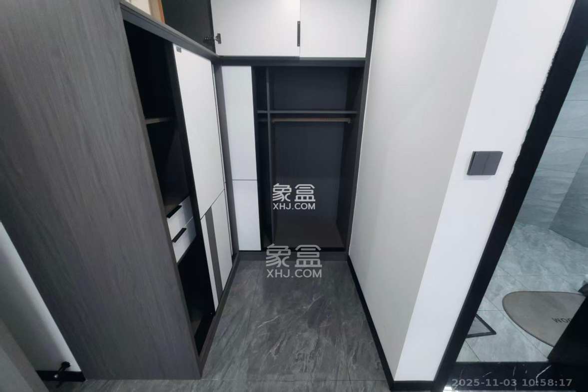 金色屋顶 4室2厅3卫 7500.0元/月 金色屋顶 4室2厅3卫 7500.0元/月室内图