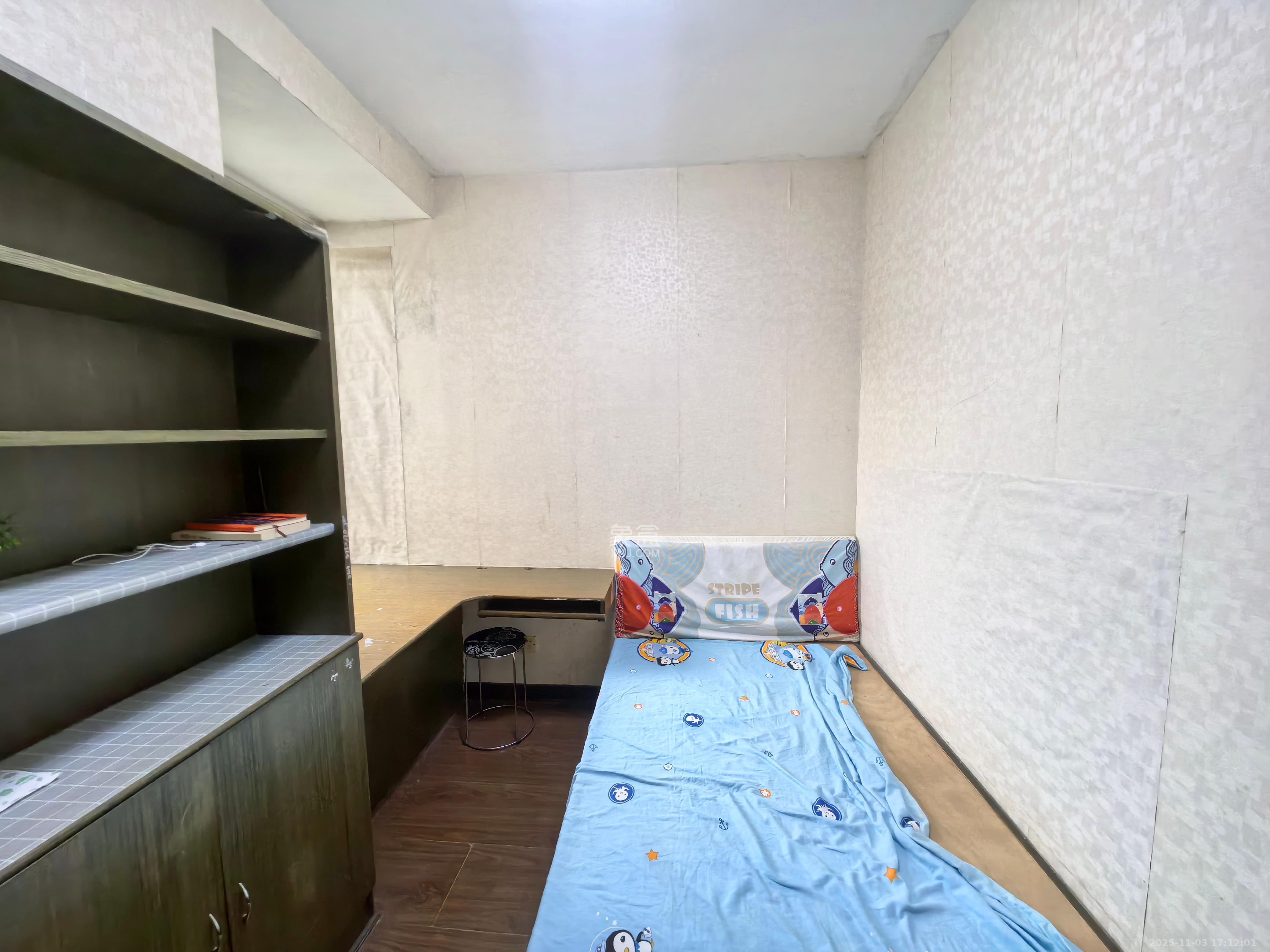 金峰小区南院  3室2厅2卫    1900.0元/月室内图