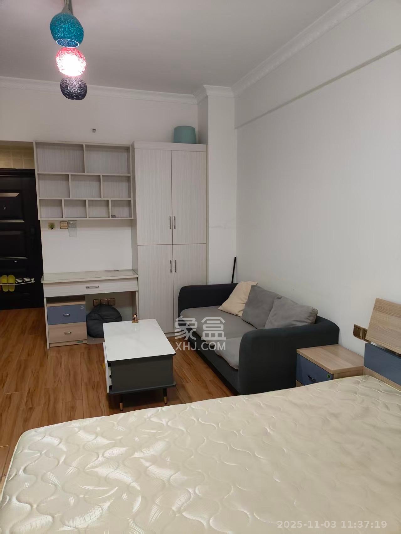 英郡年华  1室1厅1卫    1400.0元/月室内图