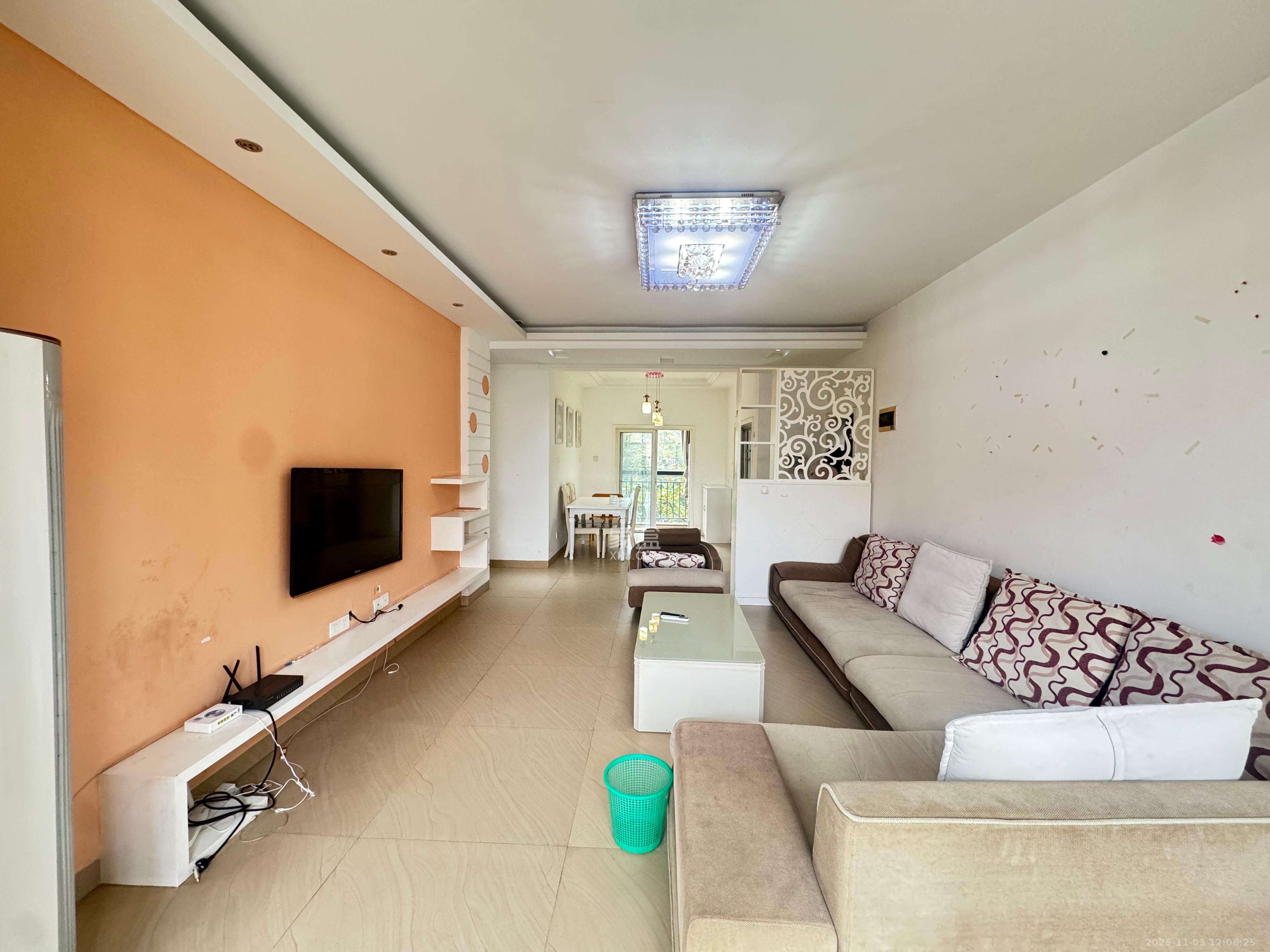 山水湾 3室2厅2卫 1800.0元/月 山水湾 3室2厅2卫 1800.0元/月室内图