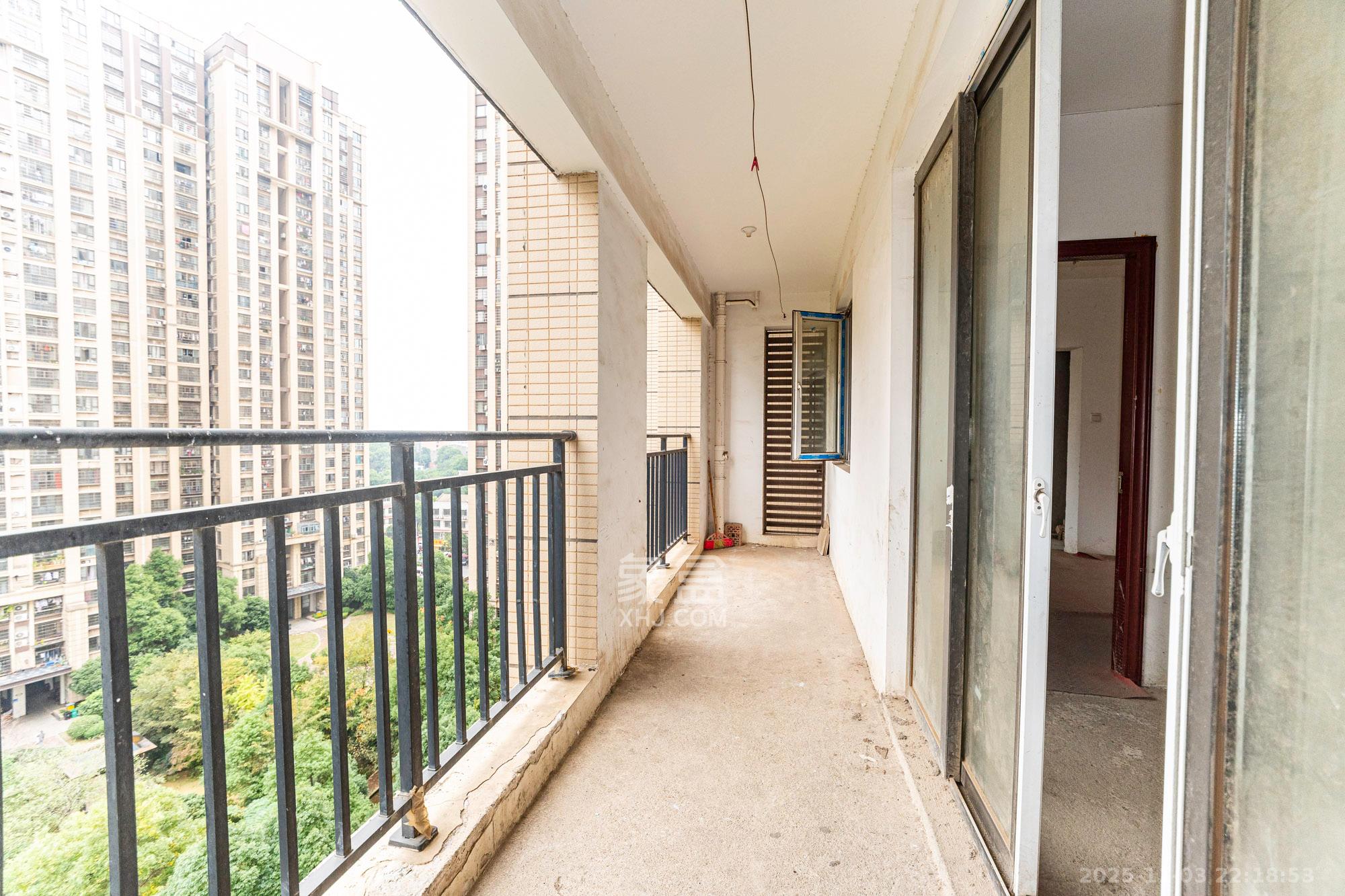 波隆城市花园 3室2厅2卫 52.8万 波隆城市花园 3室2厅2卫 52.8万阳台