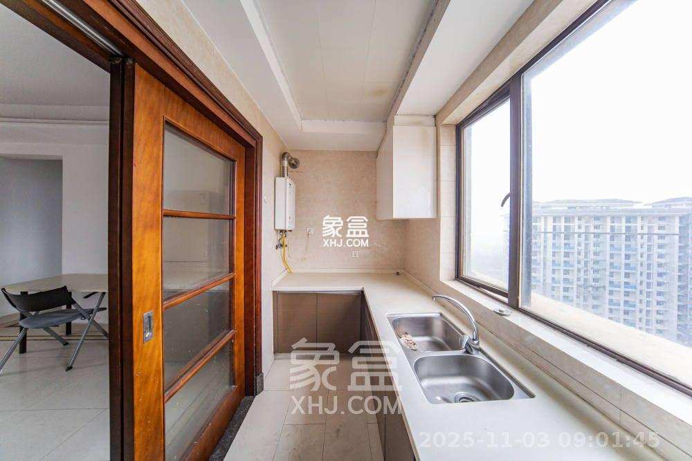 中海国际三期 4室2厅2卫 2500.0元/月 中海国际三期 4室2厅2卫 2500.0元/月室内图