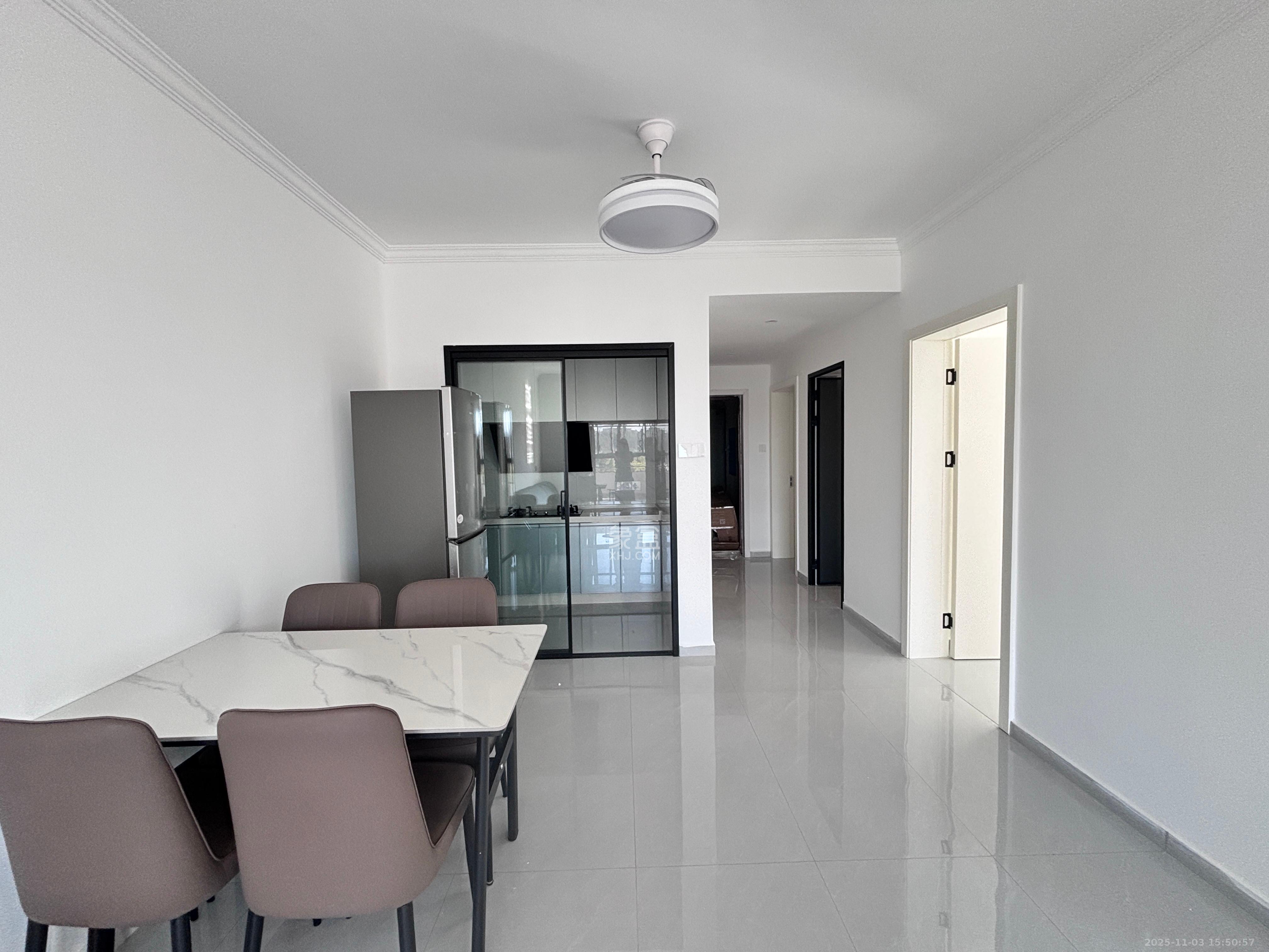 中粮鸿云  3室2厅1卫    1800.0元/月室内图