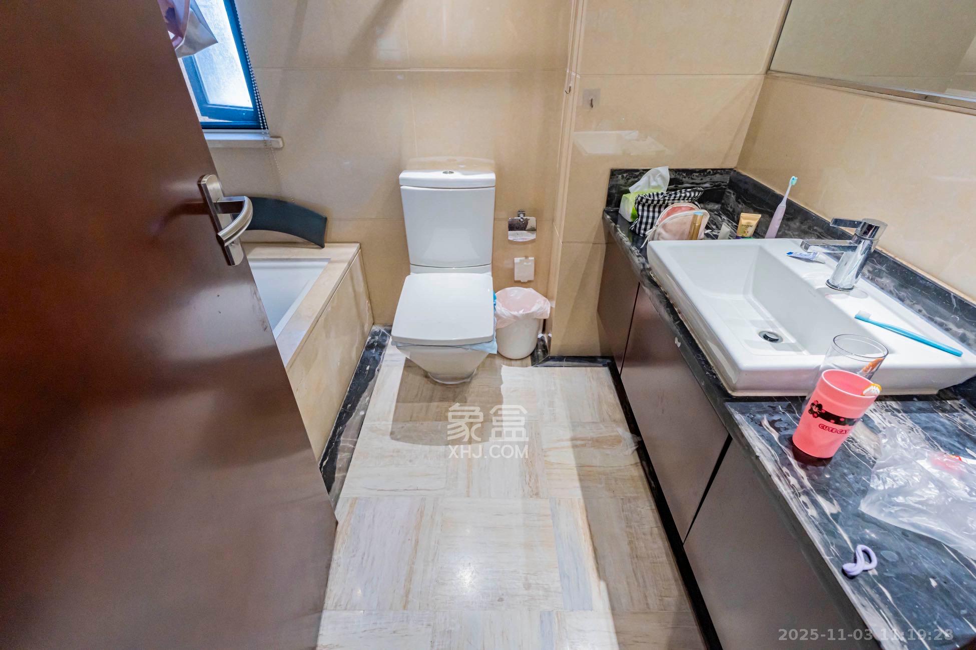 复地崑玉国际一期  3室2厅2卫    6000.0元/月室内图