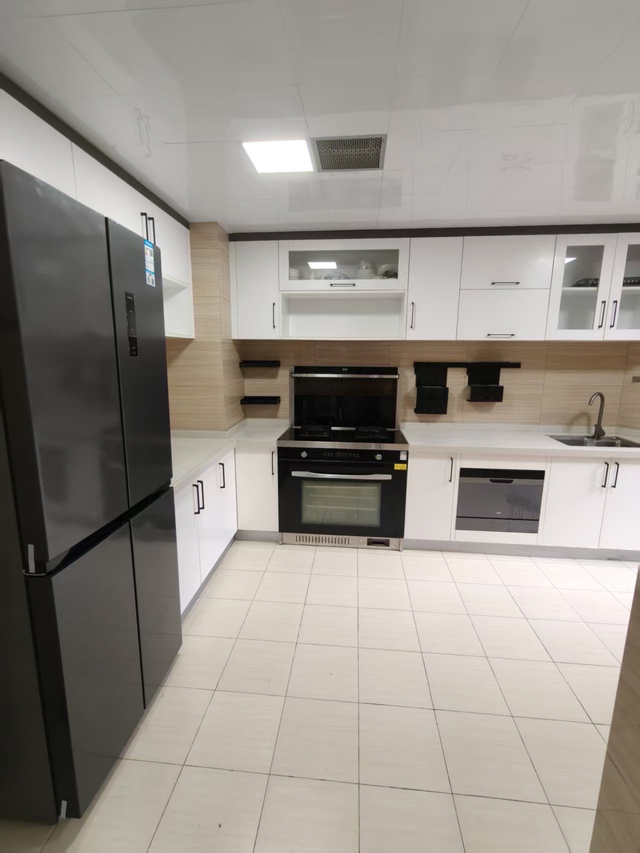 怡和湖城大境 2室2厅1卫 3500.0元/月 怡和湖城大境 2室2厅1卫 3500.0元/月室内图