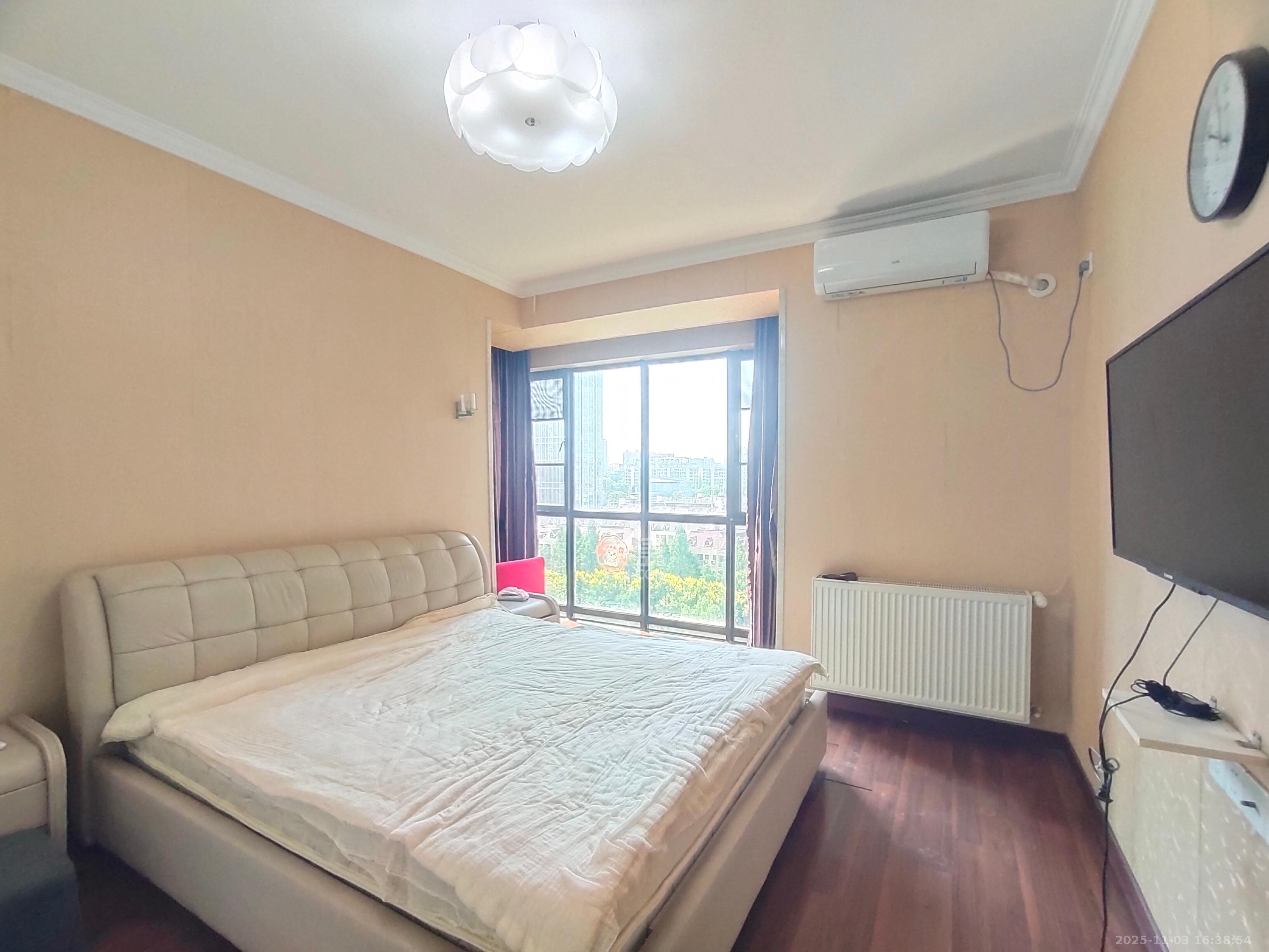 融科东南海  3室2厅1卫    2500.0元/月 融科东南海  3室2厅1卫    2500.0元/月室内图