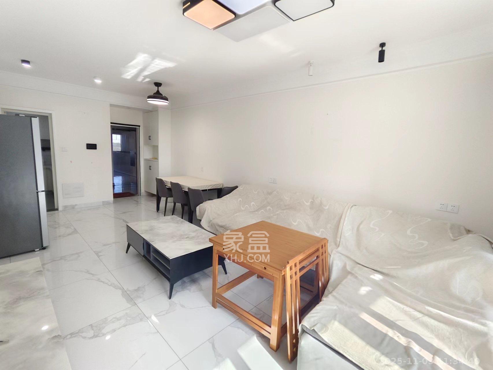 荣盛岳麓峰景 3室2厅2卫 2300.0元/月 荣盛岳麓峰景 3室2厅2卫 2300.0元/月室内图