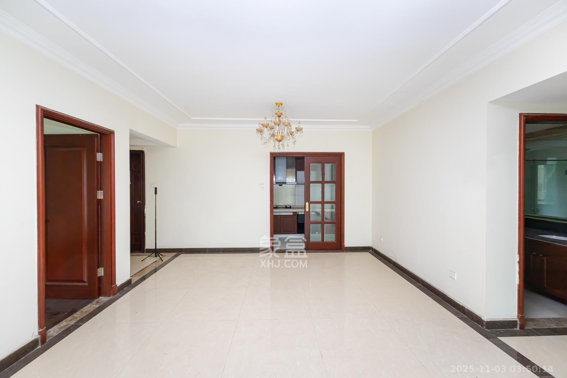 恒大名都  4室2厅2卫    83.0万客厅