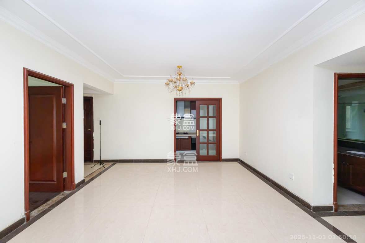 恒大名都 4室2厅2卫 83.0万 恒大名都 4室2厅2卫 83.0万客厅