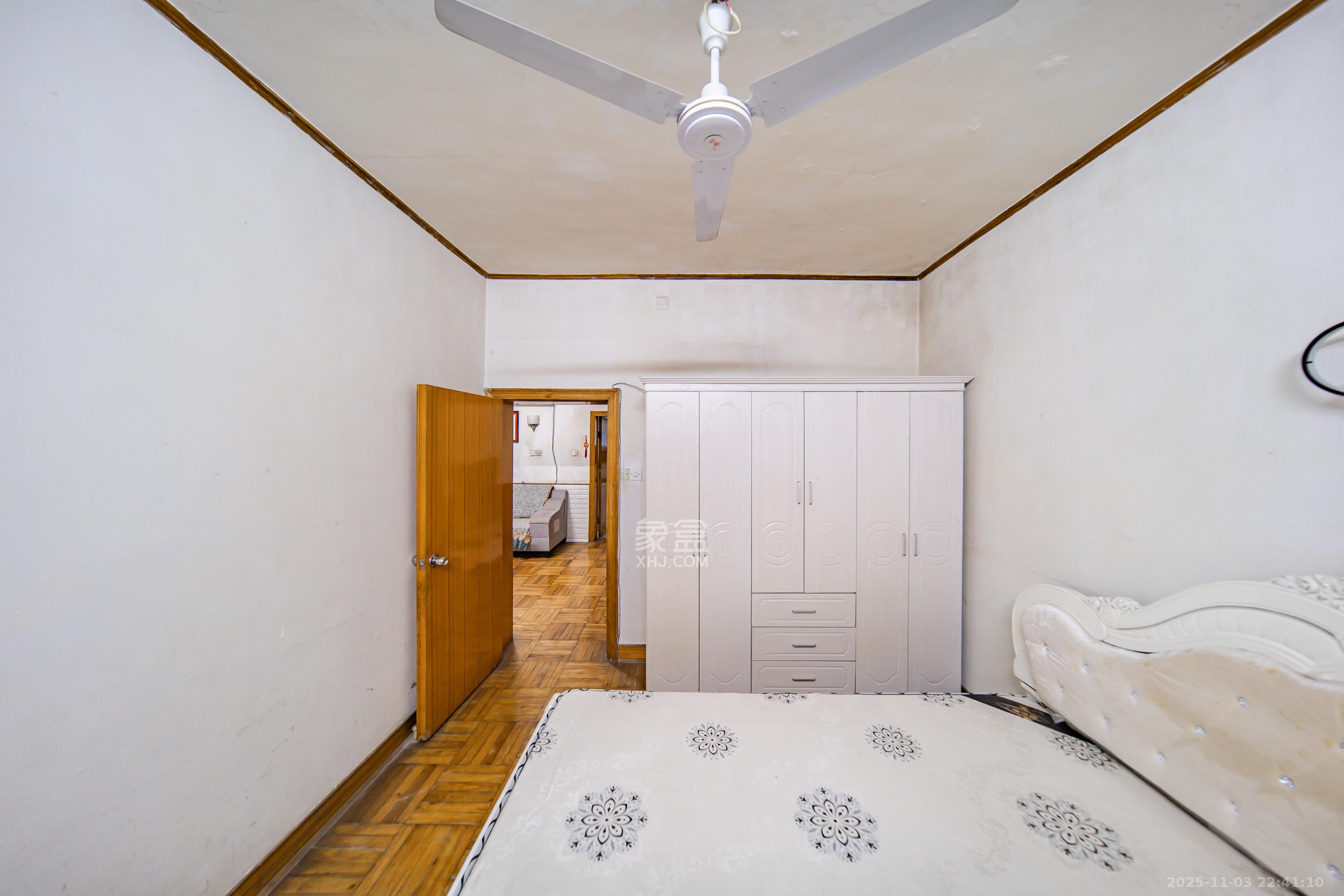 丝茅冲邮电二巷  1室1厅1卫    60.0万卧室