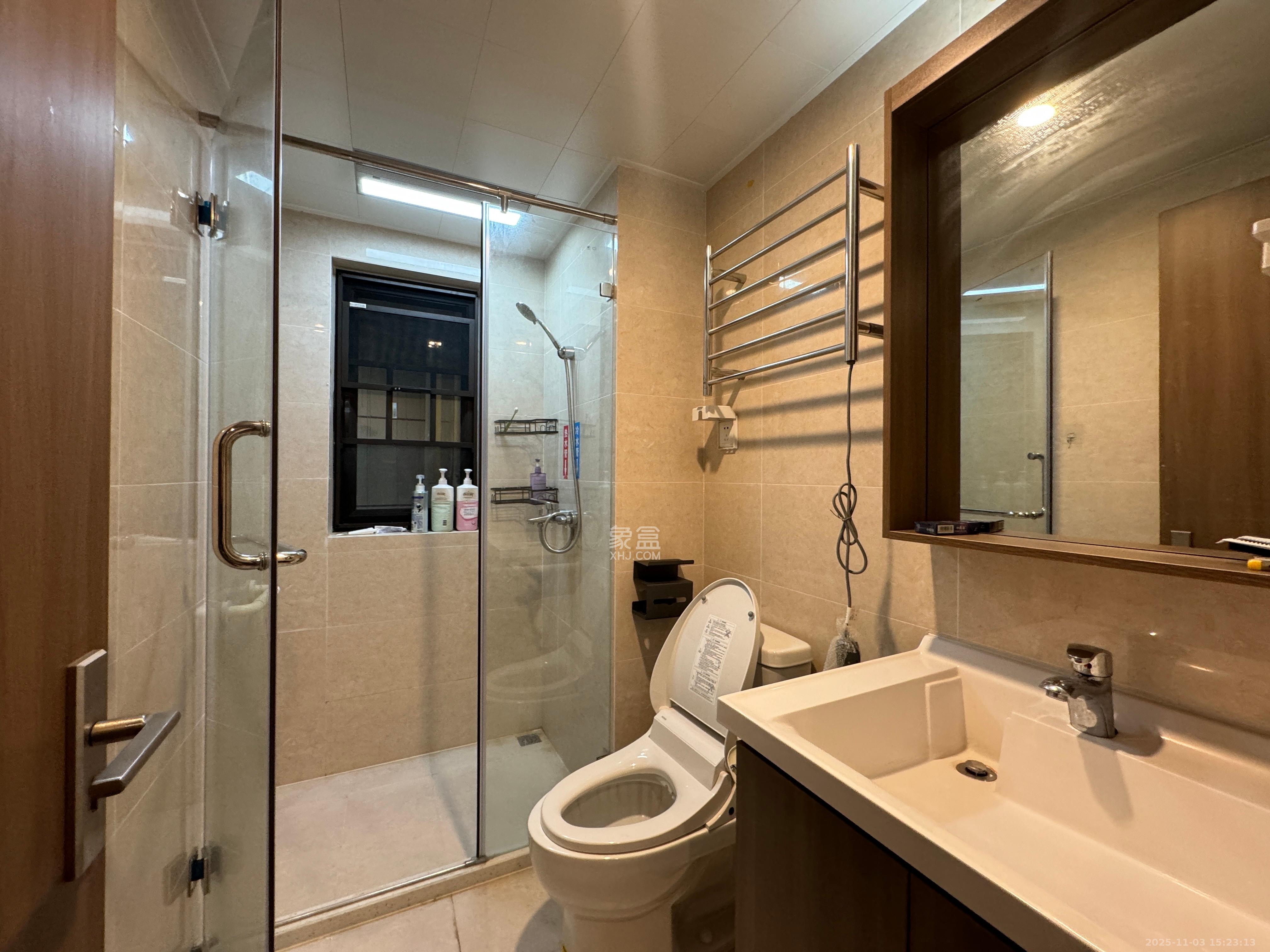 保利香槟国际  3室1厅2卫    1900.0元/月室内图