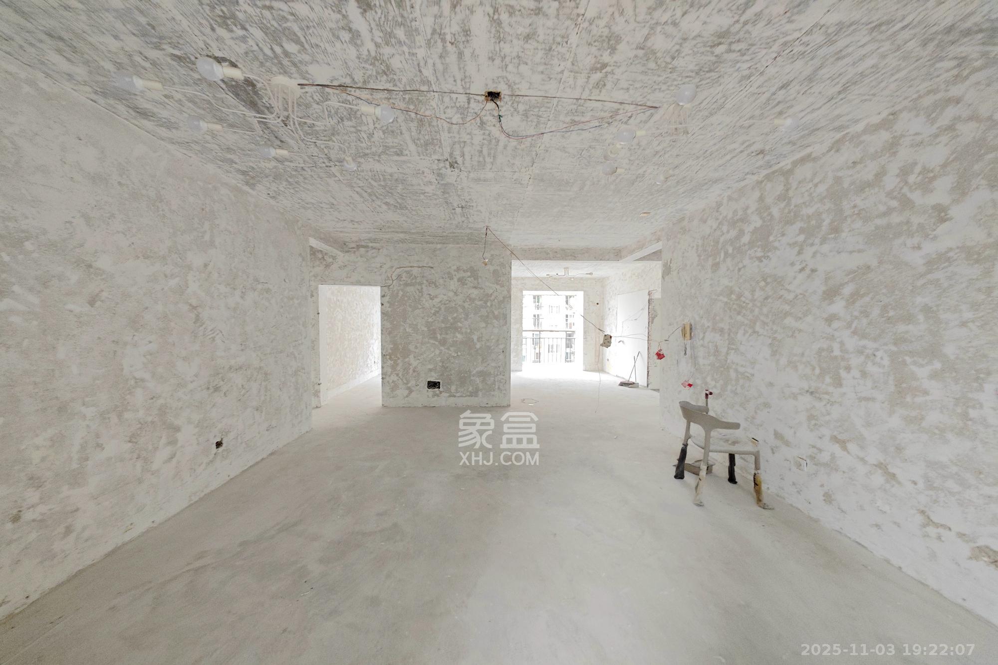 嘉盛华庭(一期、二期、三期) 4室2厅1卫 88.0万 嘉盛华庭(一期、二期、三期) 4室2厅1卫 88.0万客厅