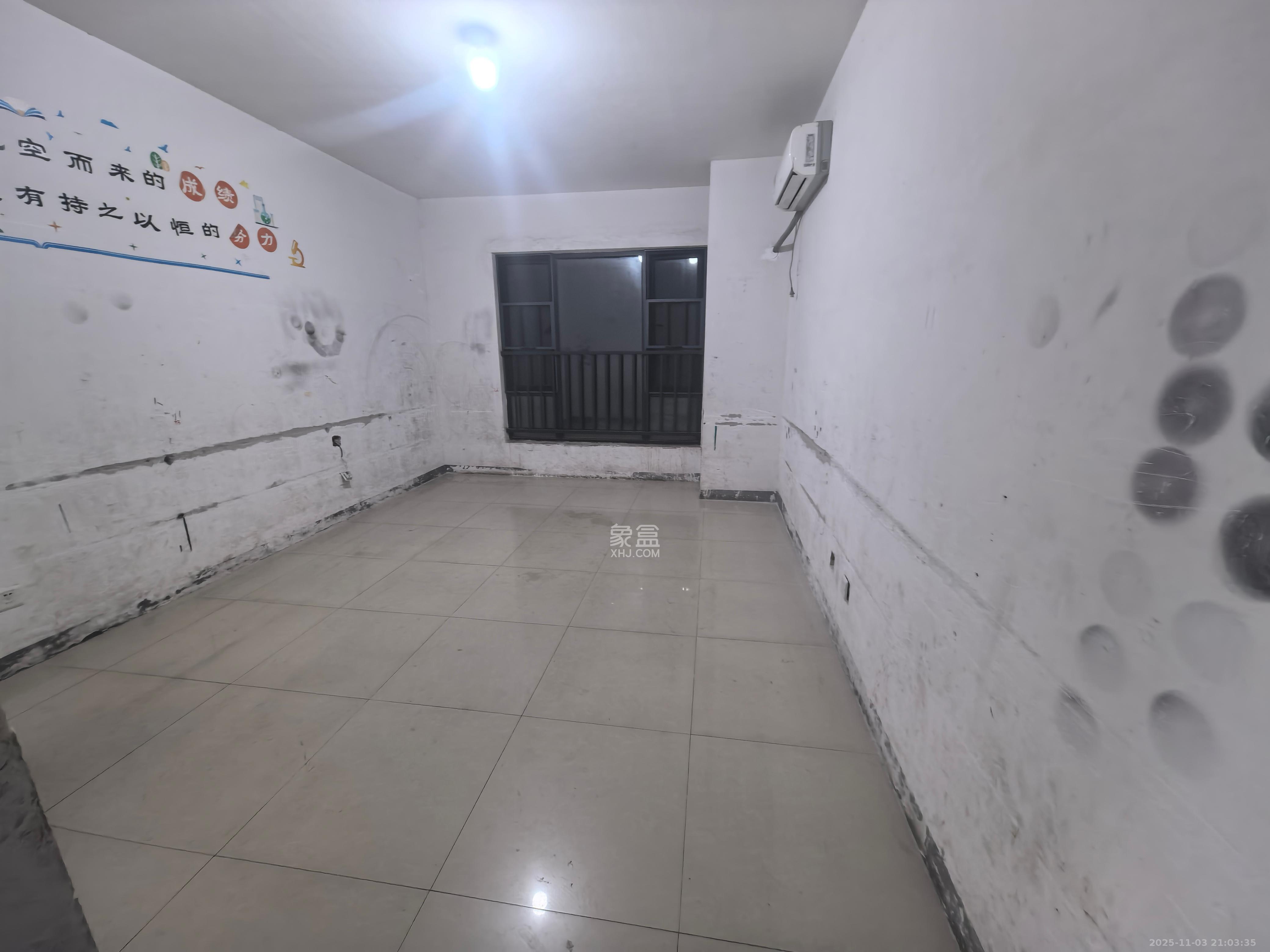 三一街区  3室2厅2卫    2000.0元/月