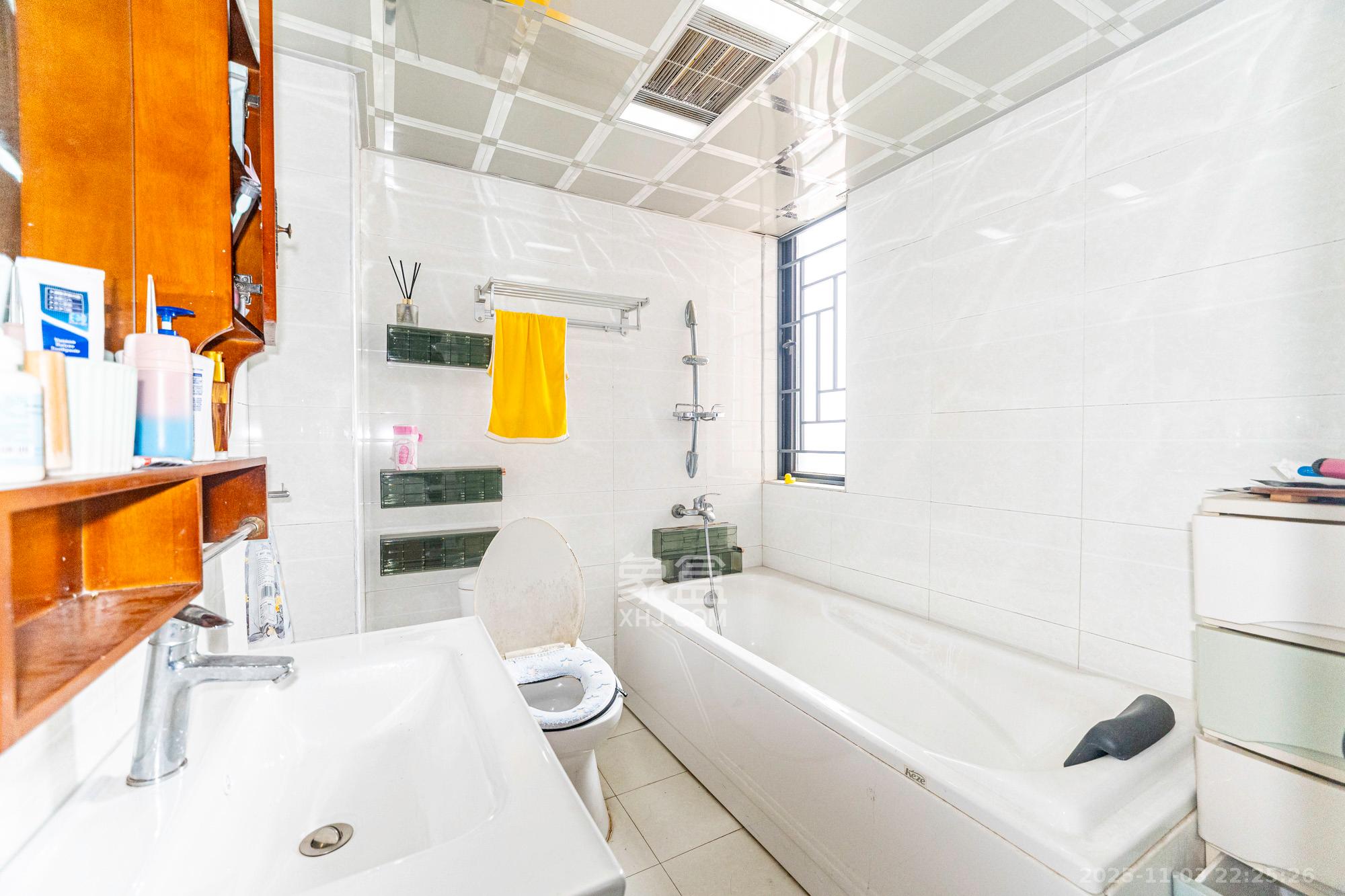 三一街区  3室2厅2卫    69.6万 三一街区  3室2厅2卫    69.6万卫生间