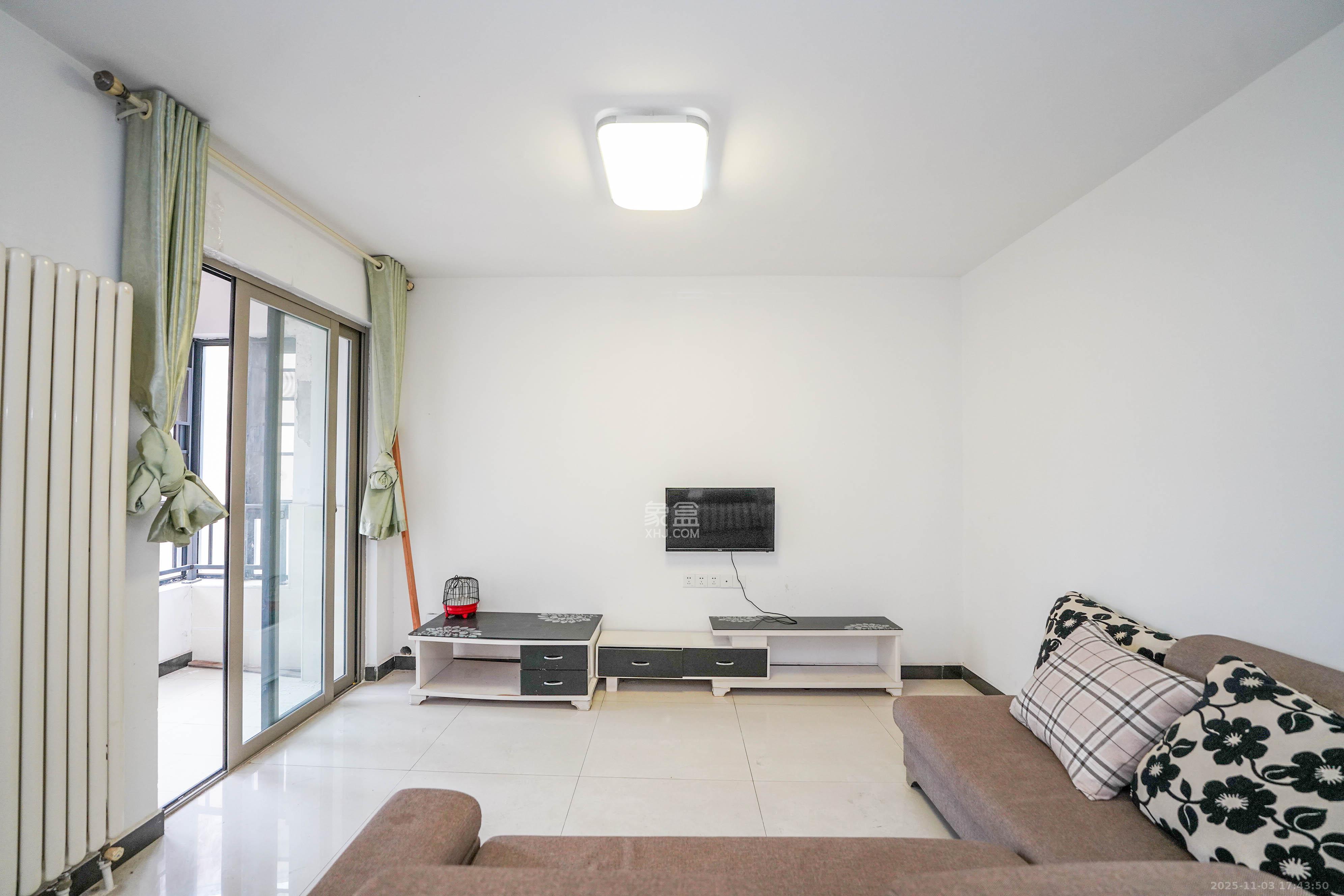 怡海星城 2室2厅1卫 35.8万 怡海星城 2室2厅1卫 35.8万客厅