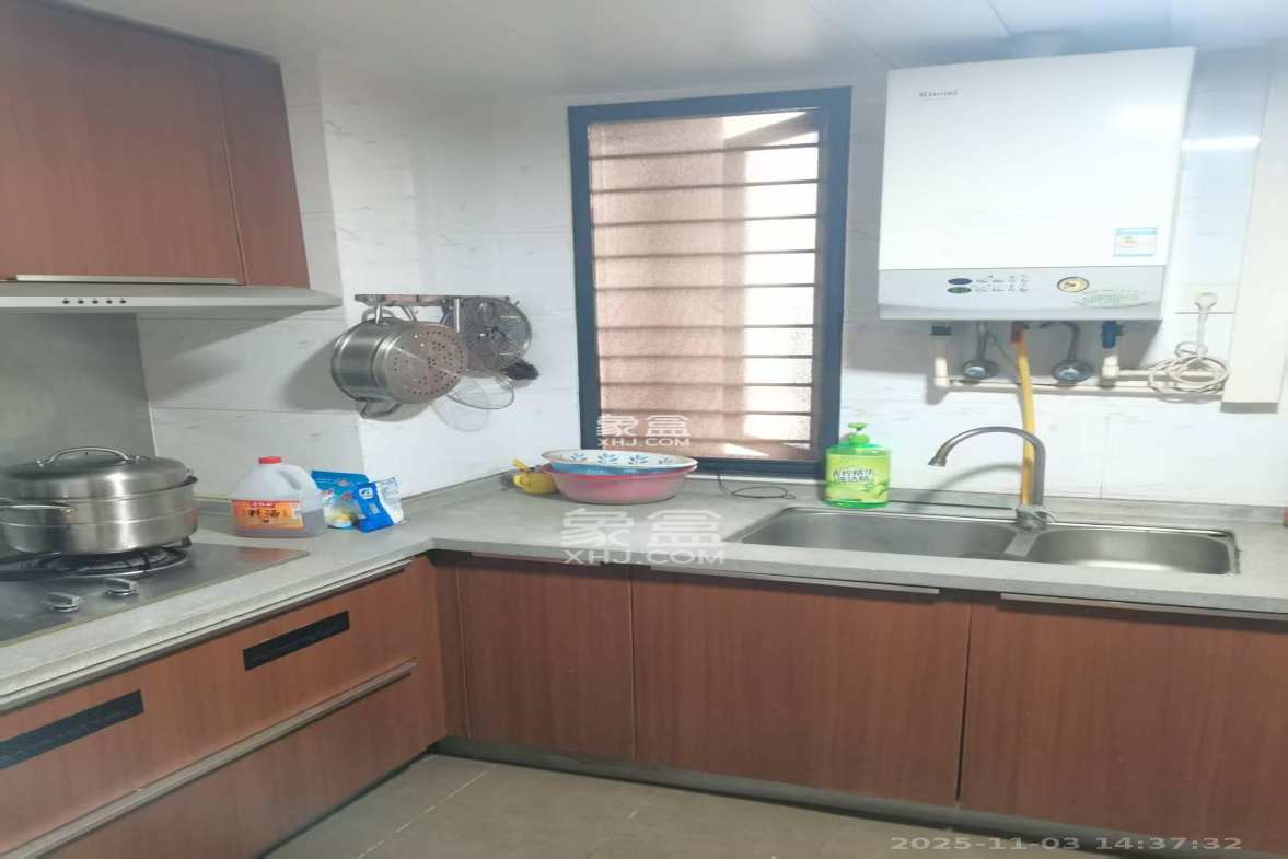 万科城 3室2厅1卫 2300.0元/月 万科城 3室2厅1卫 2300.0元/月室内图