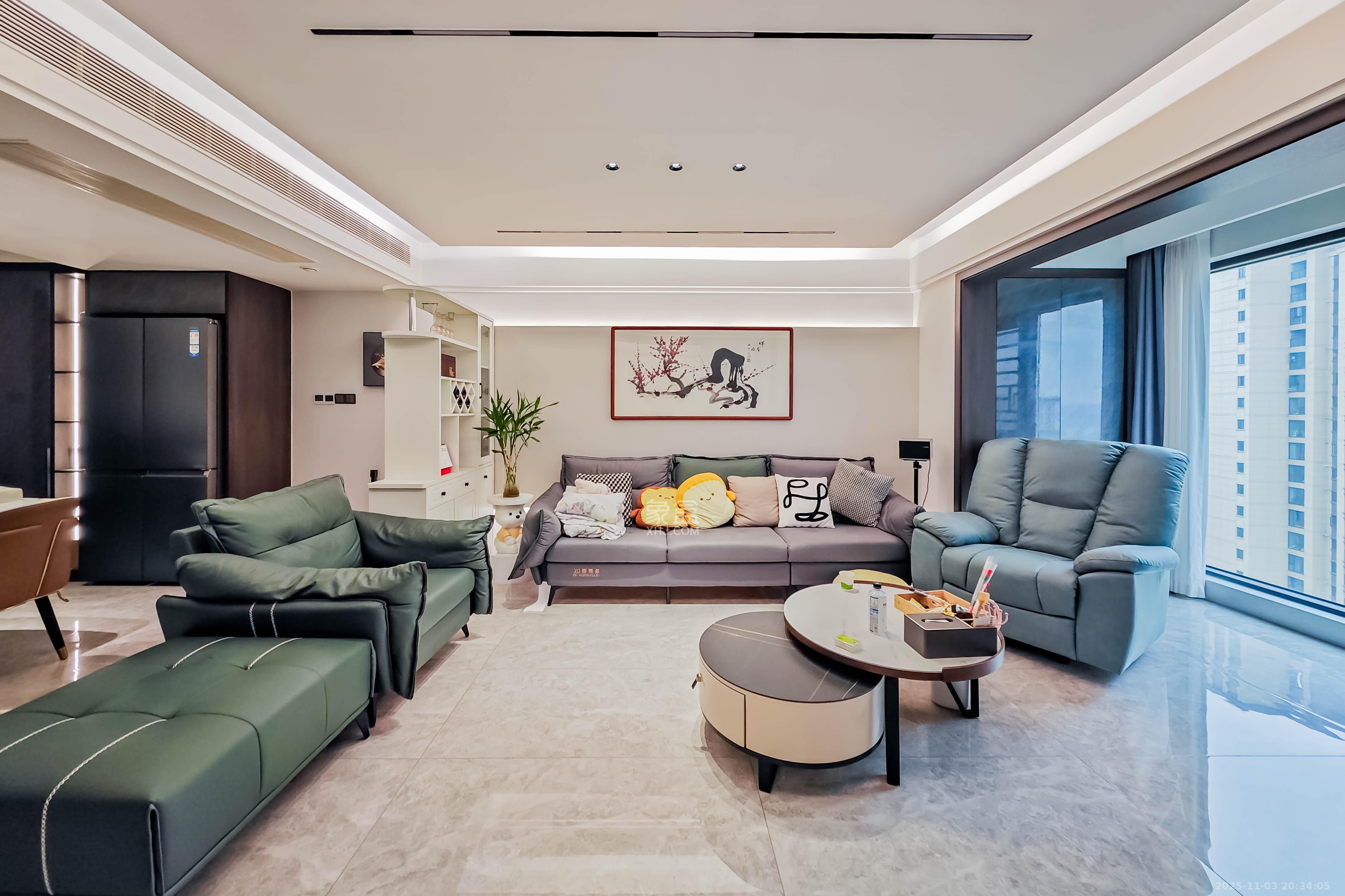 中天星耀城  4室2厅2卫    150.0万客厅