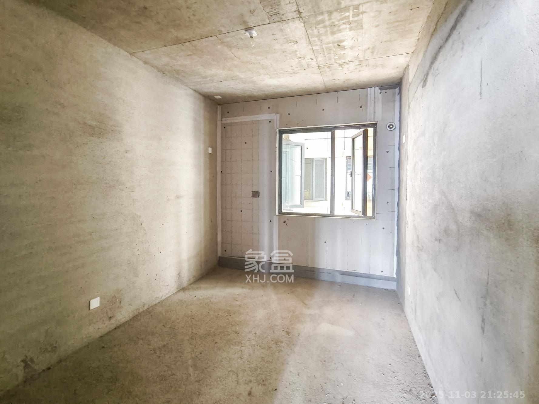 新长海玖龙台 4室2厅2卫 85.0万 新长海玖龙台 4室2厅2卫 85.0万卧室