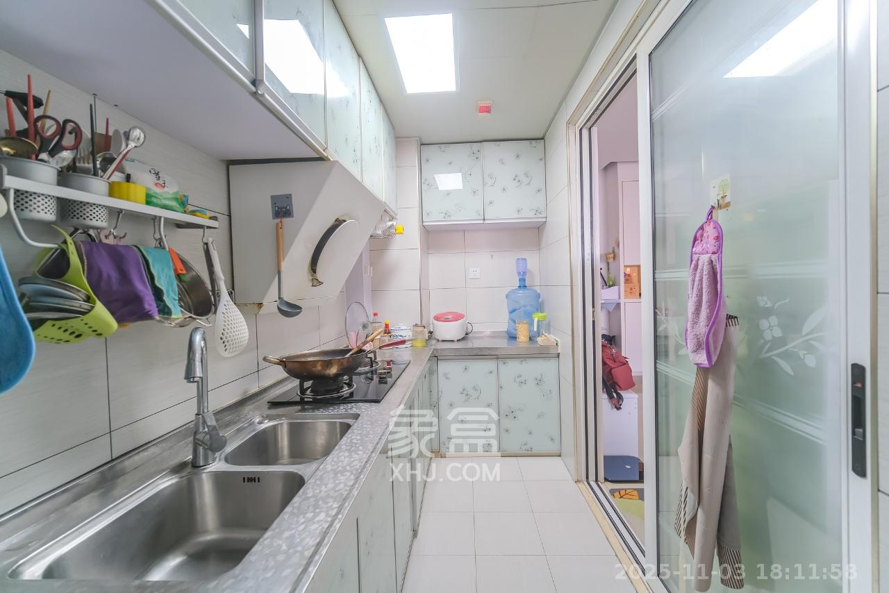 三一街区 2室2厅1卫 1500.0元/月 三一街区 2室2厅1卫 1500.0元/月室内图