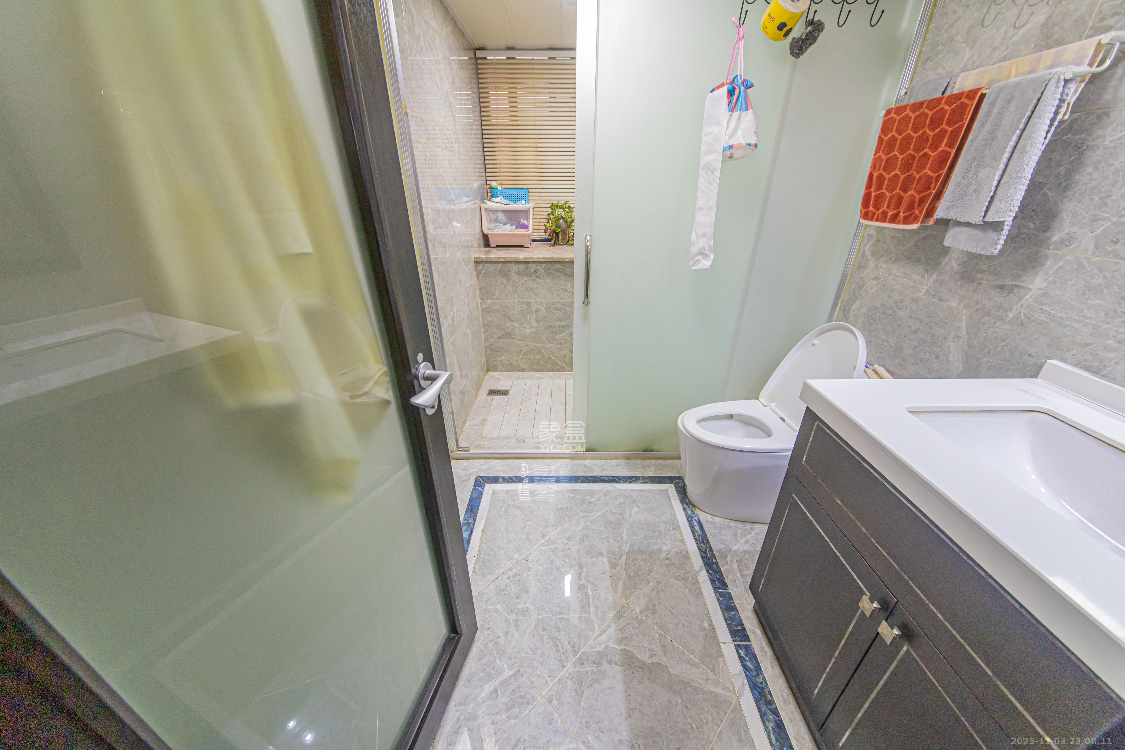 鑫远尚玺苑  5室2厅3卫    338.0万卫生间