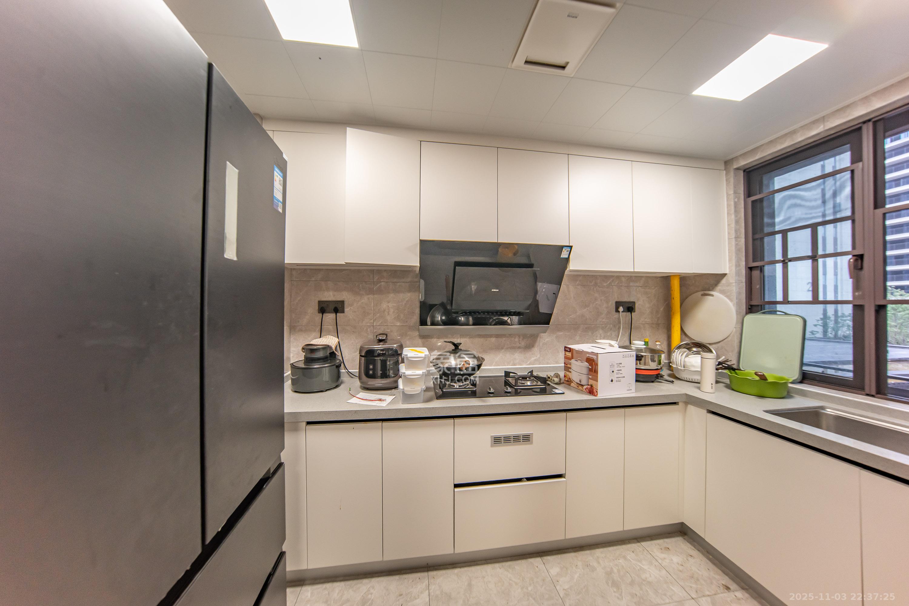 旭辉国宸府  4室2厅2卫    168.0万厨房