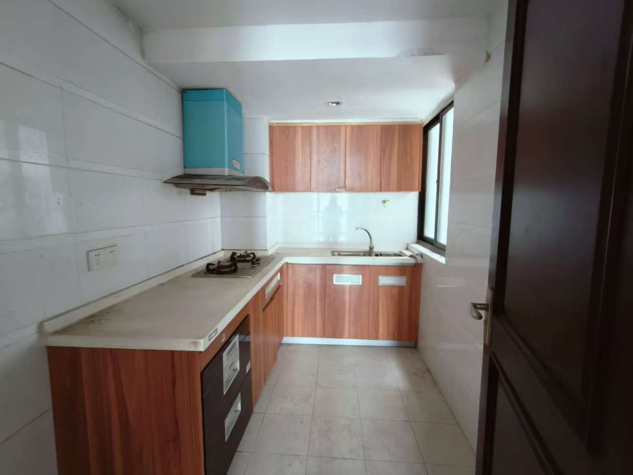 椰岛广场  2室2厅1卫    2500.0元/月 椰岛广场  2室2厅1卫    2500.0元/月室内图