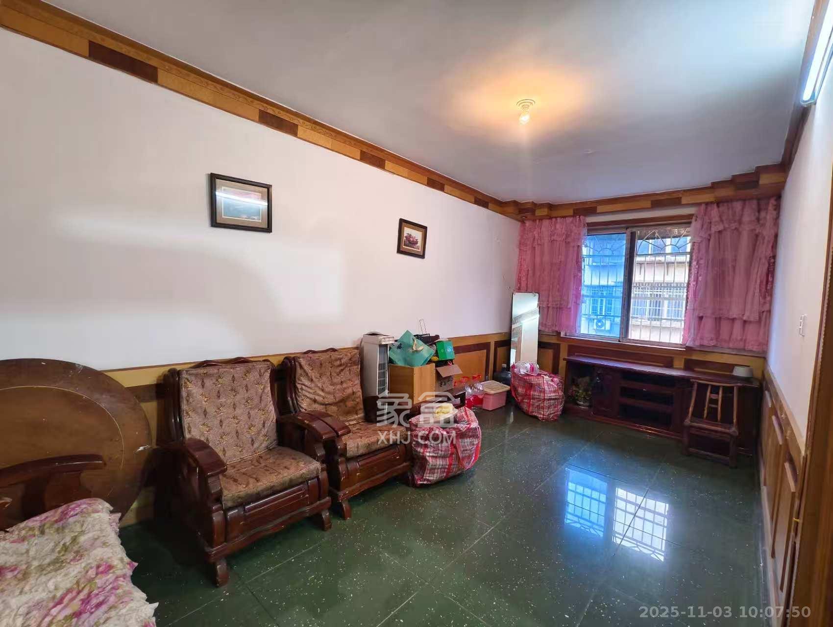 荷花园小区(安置房小区) 2室2厅1卫 1500.0元/月 荷花园小区(安置房小区) 2室2厅1卫 1500.0元/月室内图