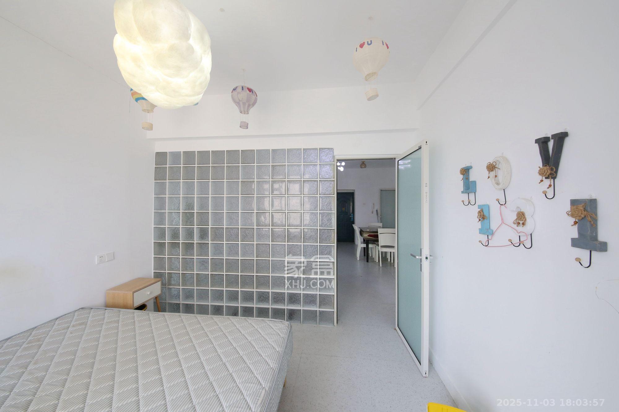 汇源大厦 1室2厅1卫 3500.0元/月 汇源大厦 1室2厅1卫 3500.0元/月室内图