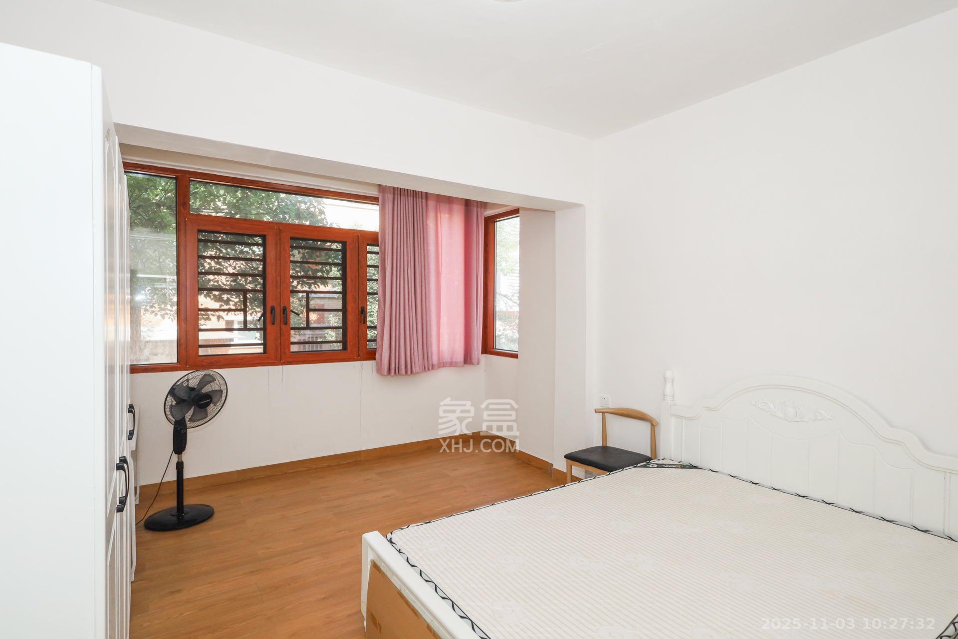 润芳园  3室2厅2卫    2400.0元/月室内图