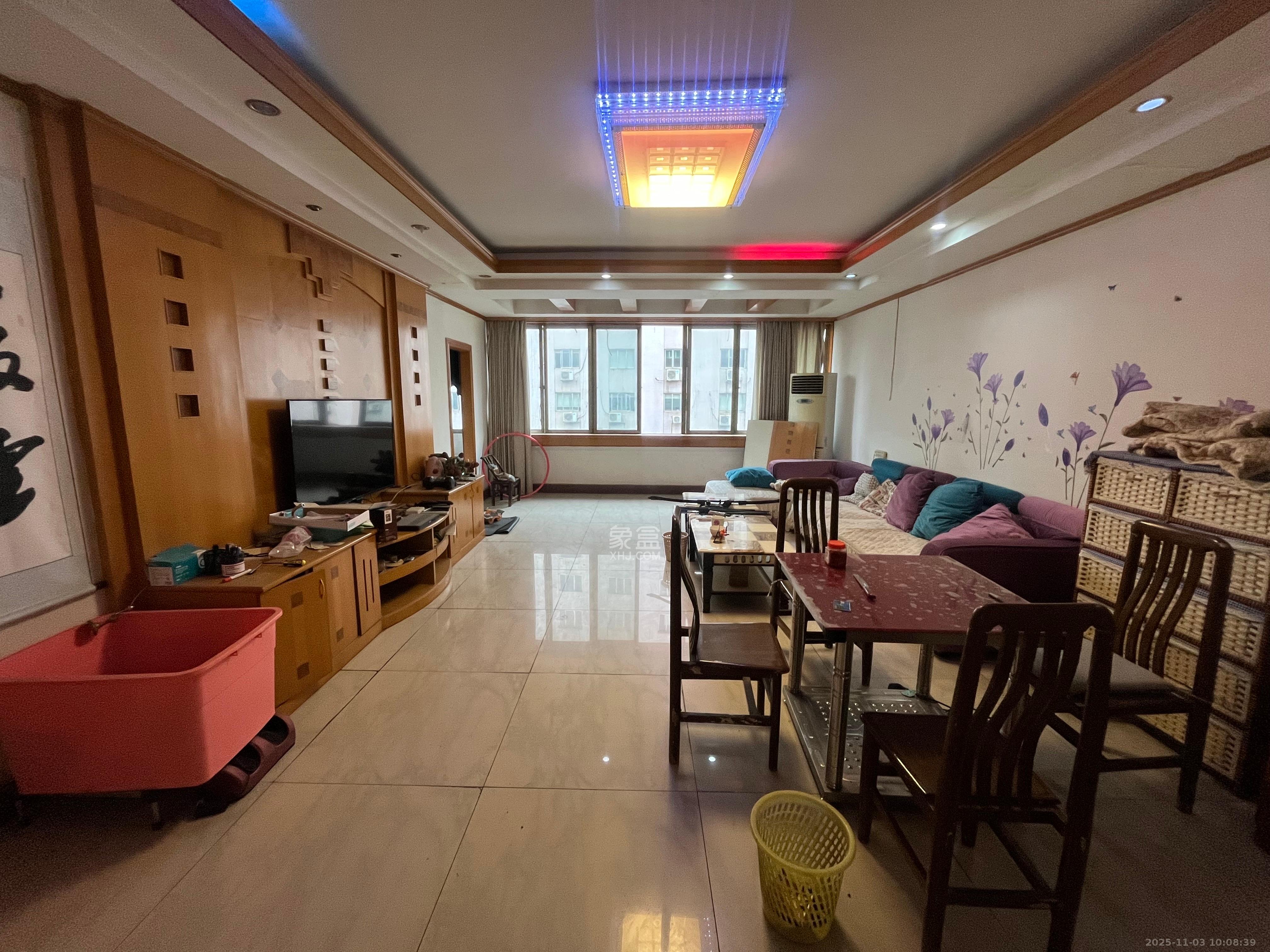 地税五分局小区  3室2厅1卫    2400.0元/月