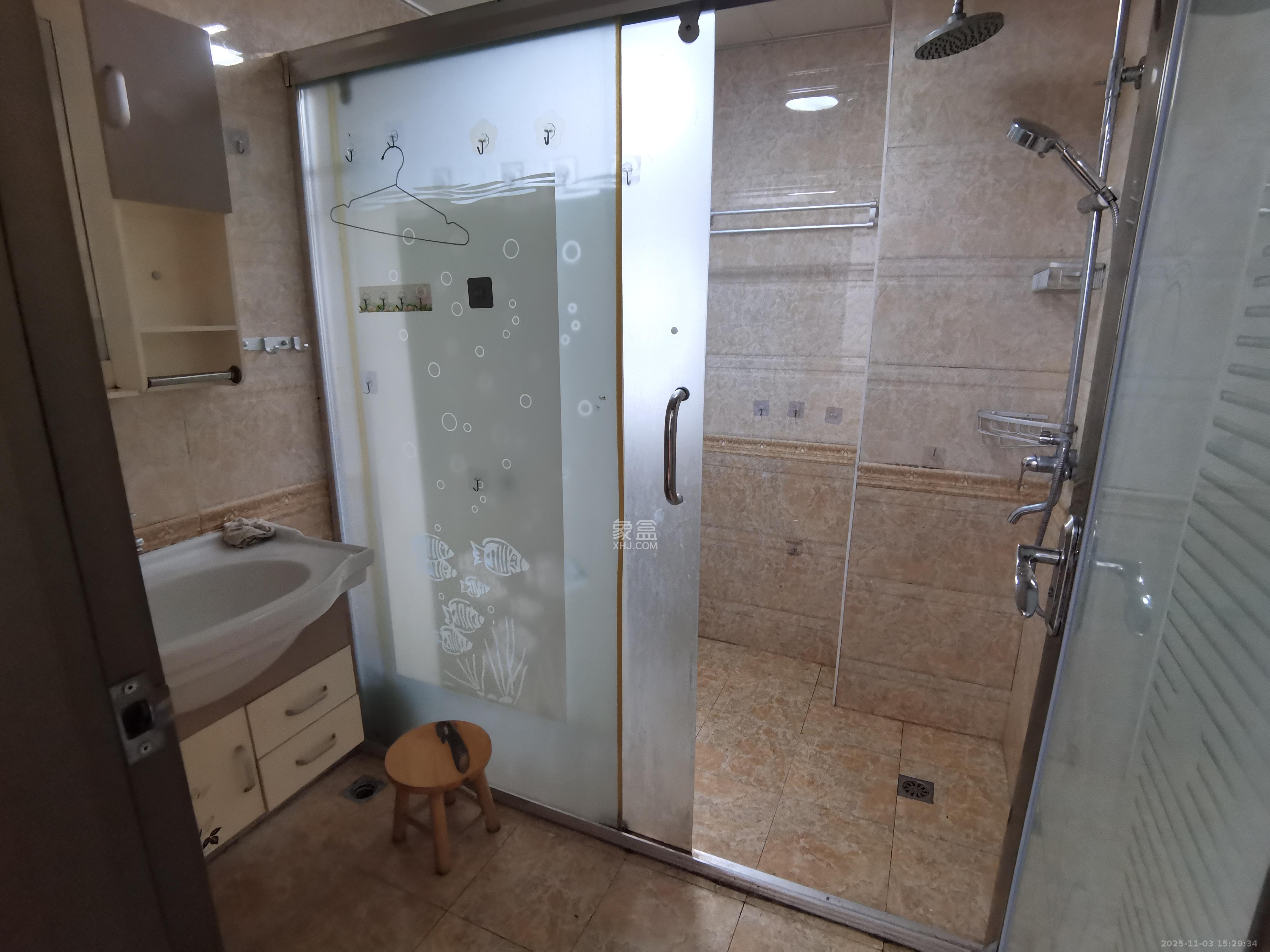 新城新世界一二三期  2室2厅1卫    2200.0元/月室内图