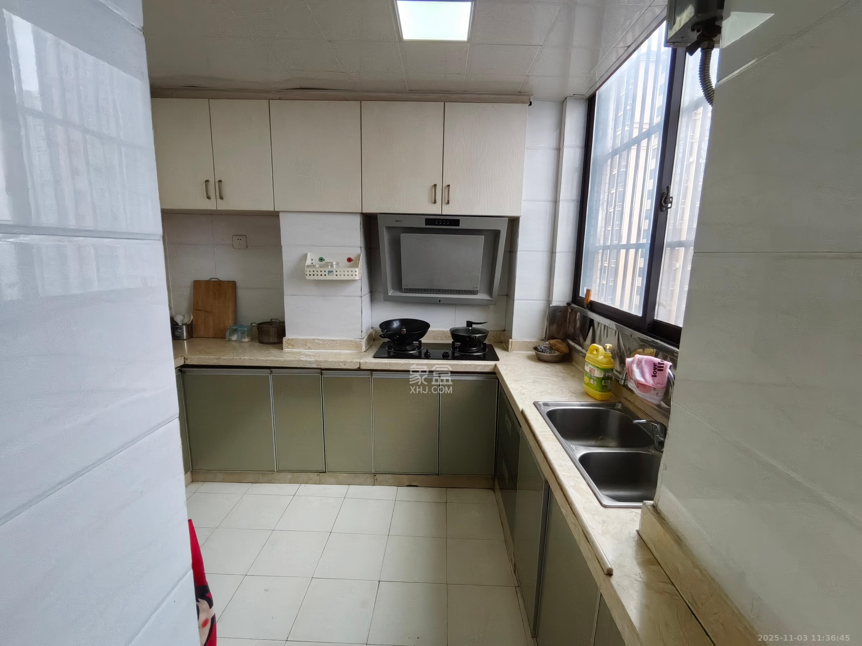 三景华御  4室2厅2卫    2200.0元/月室内图