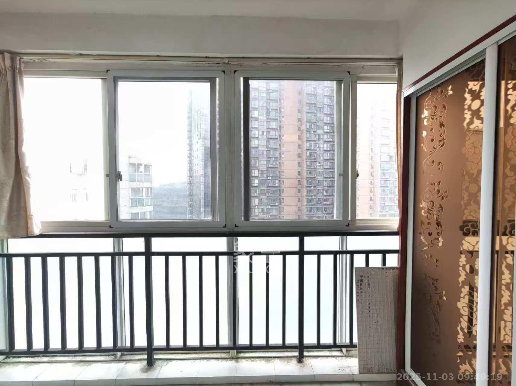 麓山润城  2室2厅1卫    2000.0元/月室内图