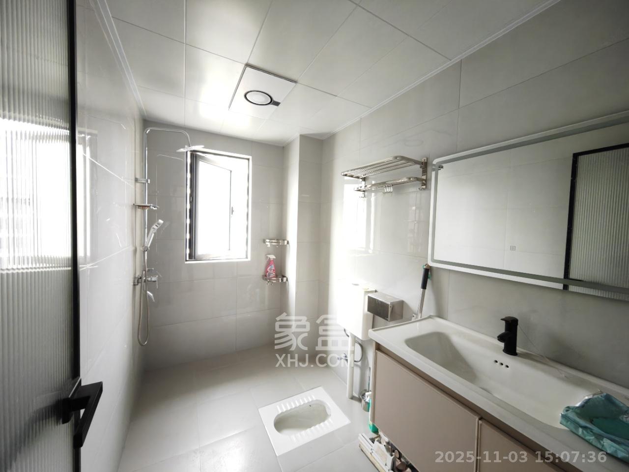 长沙北中心保利时代A区  4室2厅2卫    3300.0元/月室内图