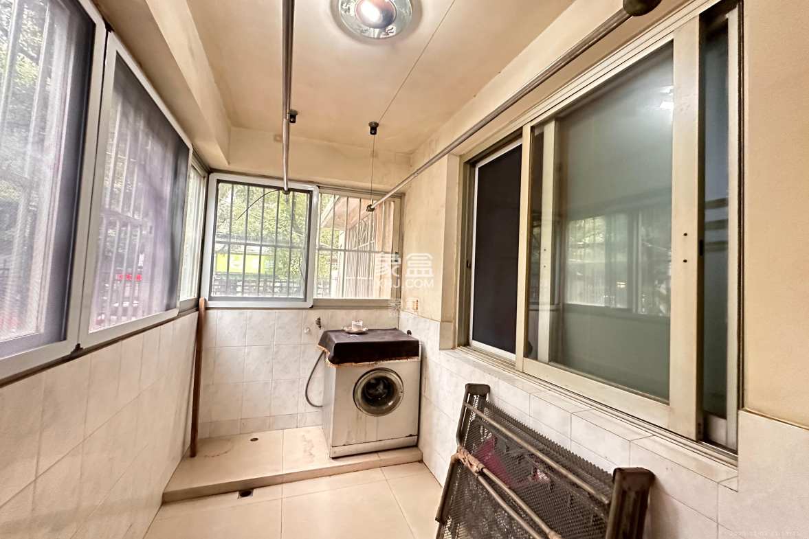 湘计花园 1室0厅0卫 2300.0元/月 湘计花园 1室0厅0卫 2300.0元/月室内图