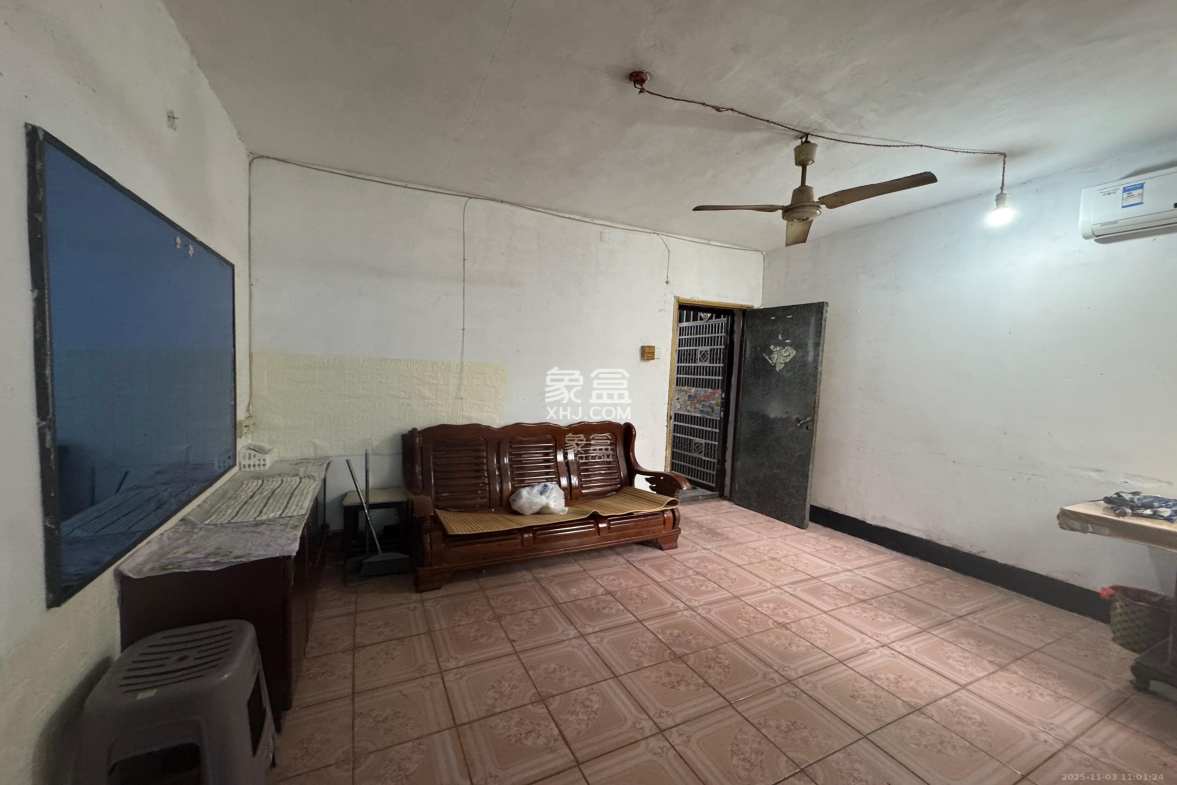 东风路新二村 2室1厅1卫 1100.0元/月 东风路新二村 2室1厅1卫 1100.0元/月室内图