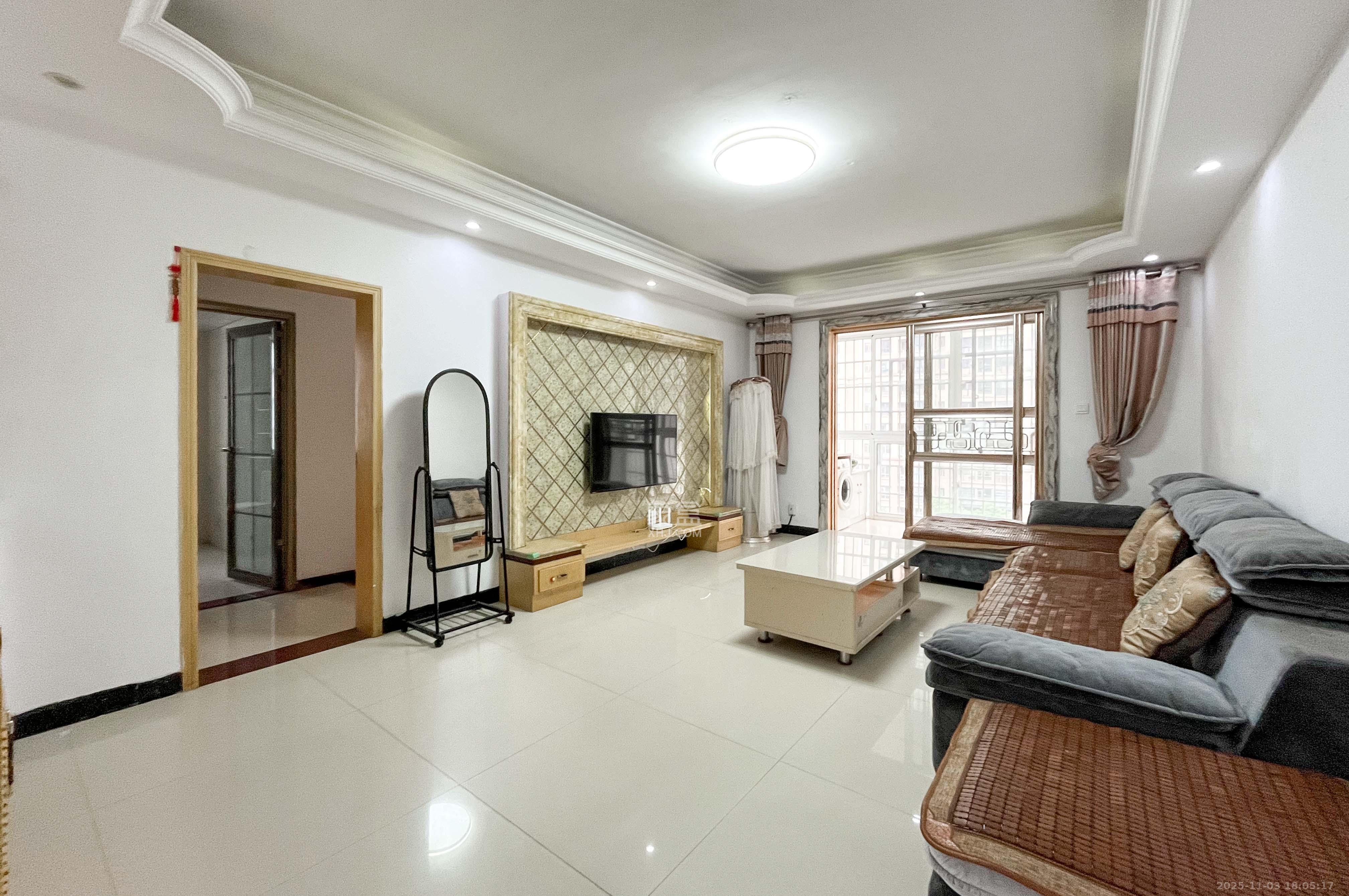 中房F联邦  3室2厅2卫    90.0万客厅