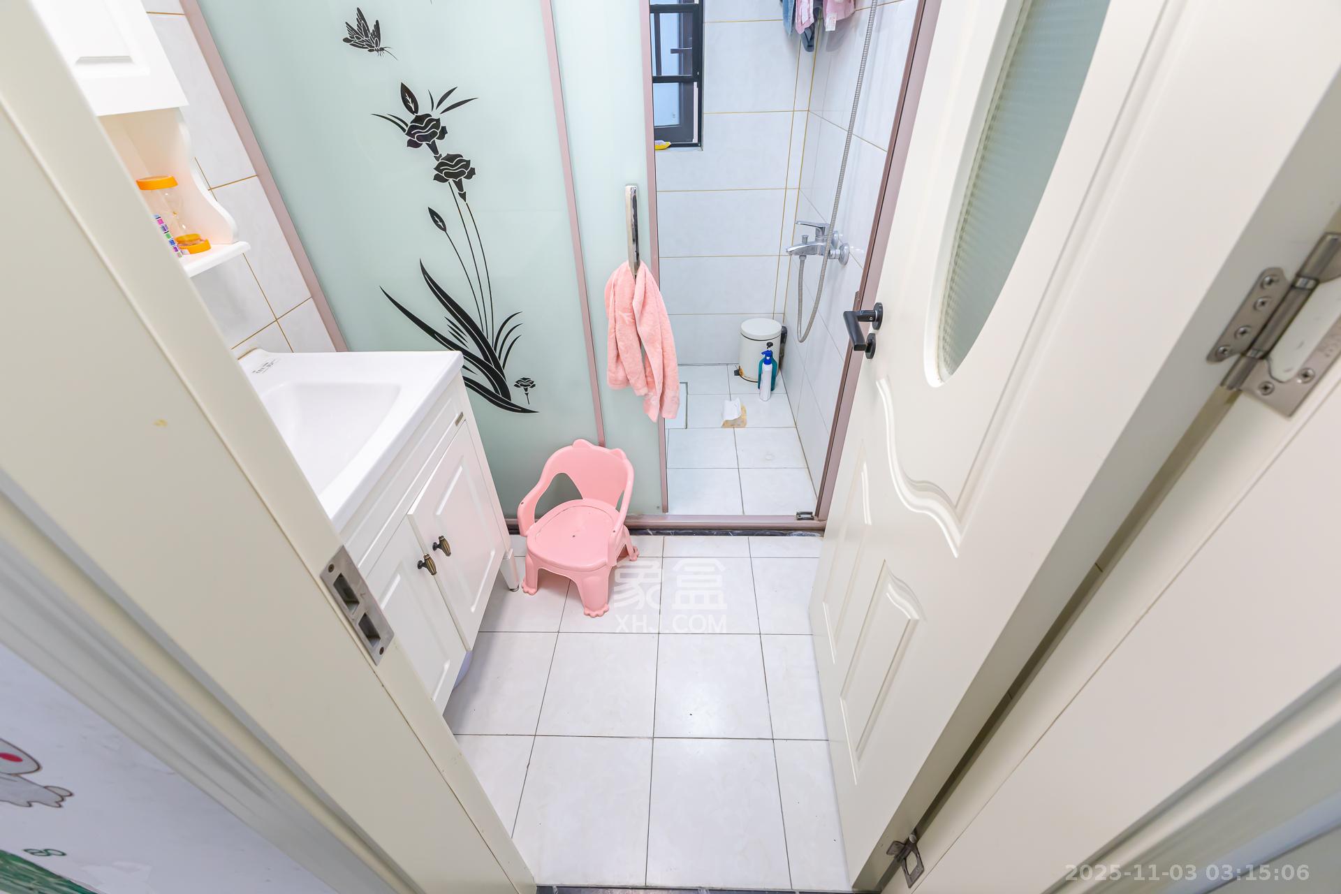 时代倾城三期  3室2厅2卫    95.0万卫生间