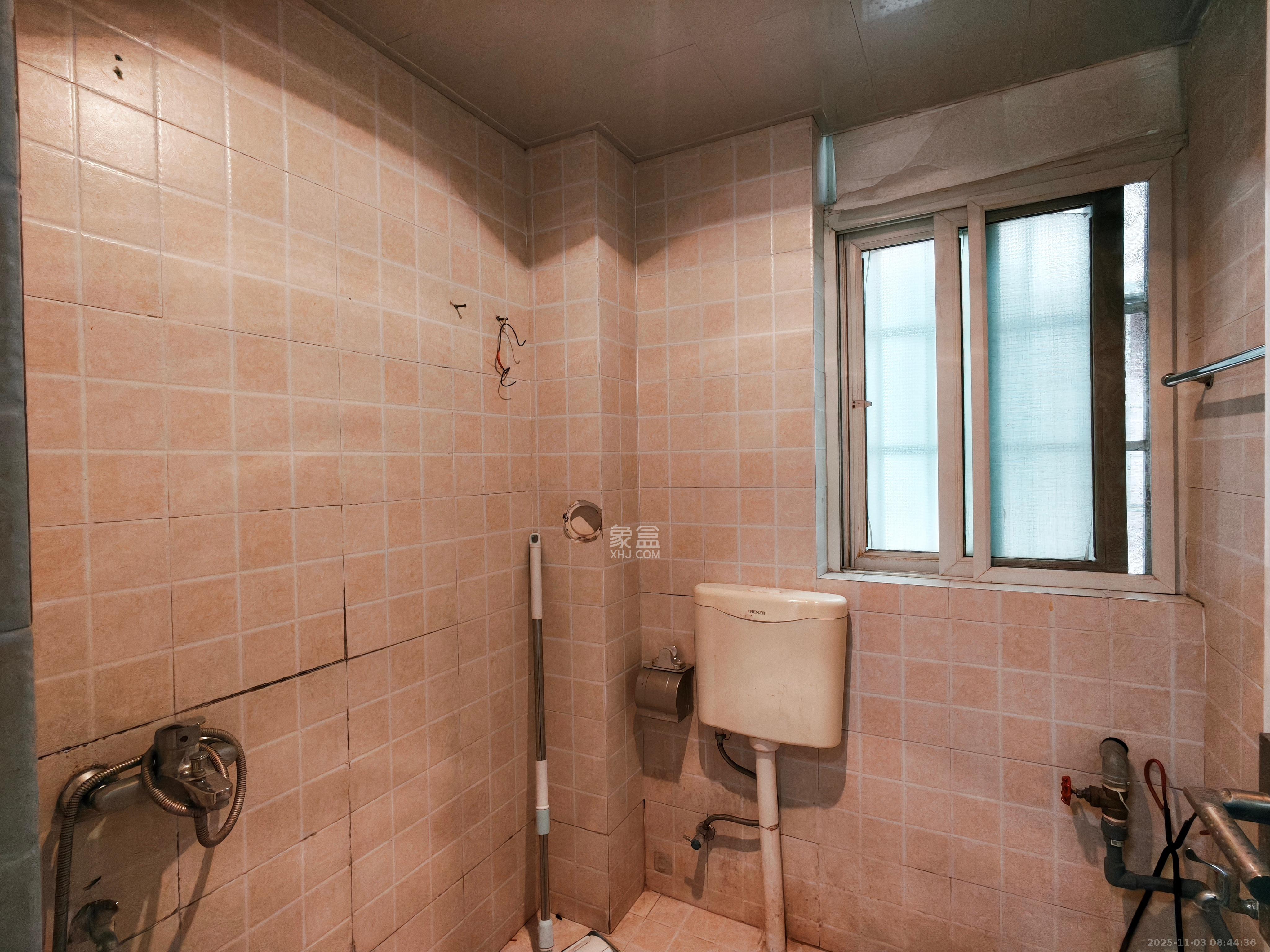 恩瑞麓山名园(龙王港小区)  2室2厅1卫    2300.0元/月 恩瑞麓山名园(龙王港小区)  2室2厅1卫    2300.0元/月室内图