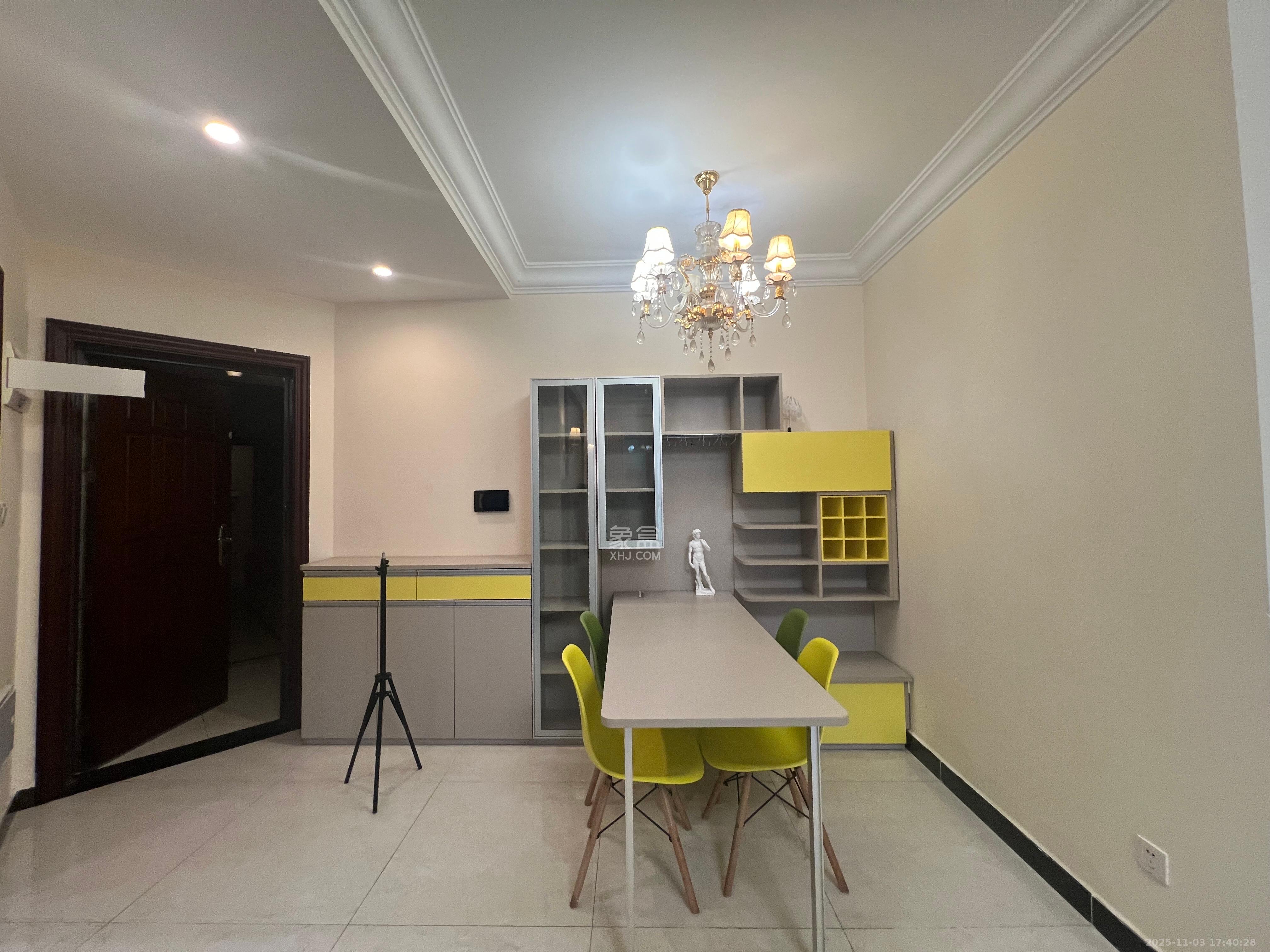 恒大雅苑 2室2厅1卫 2300.0元/月 恒大雅苑 2室2厅1卫 2300.0元/月室内图