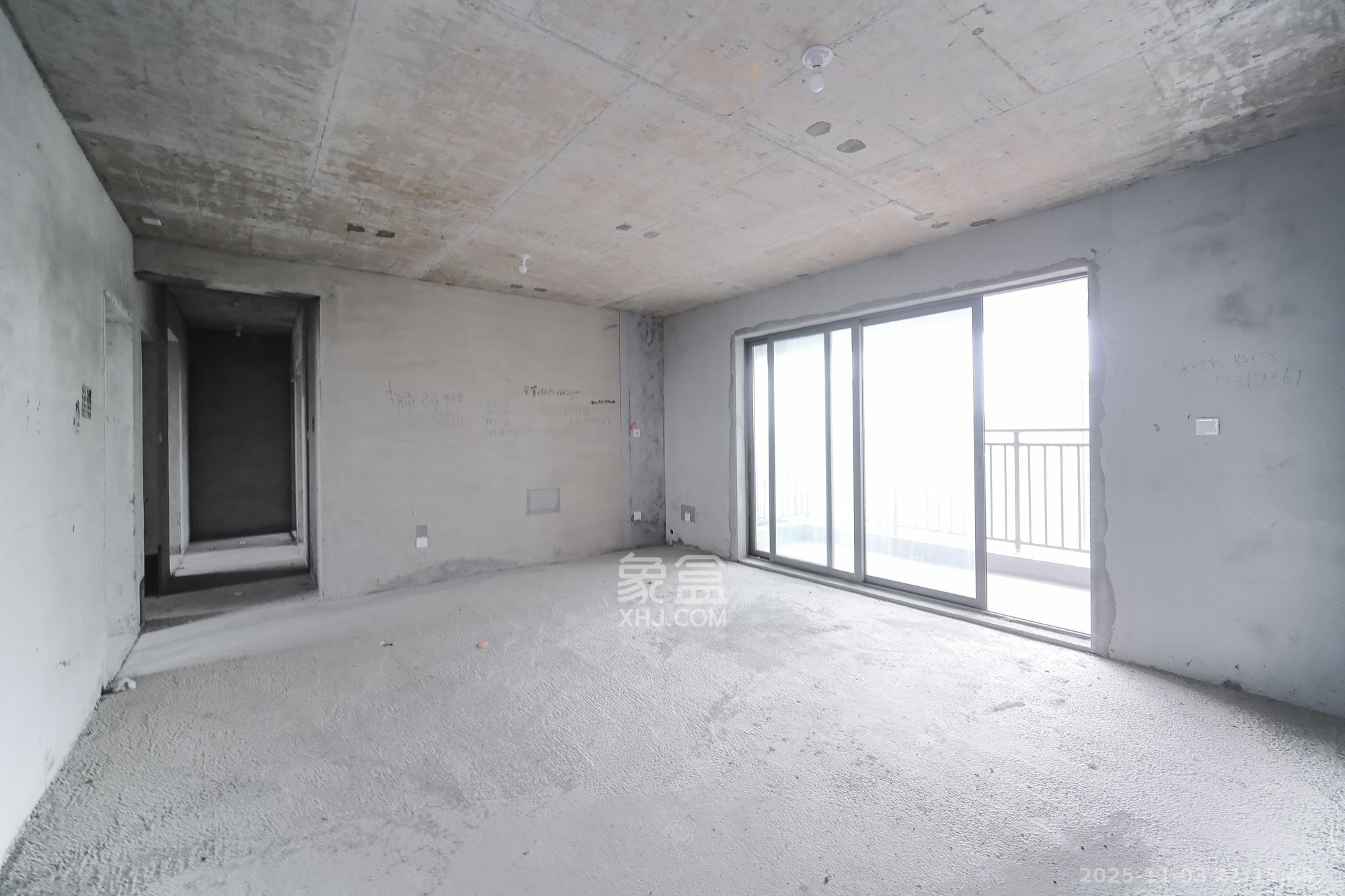 爱情公望府 4室2厅2卫 102.0万 爱情公望府 4室2厅2卫 102.0万客厅