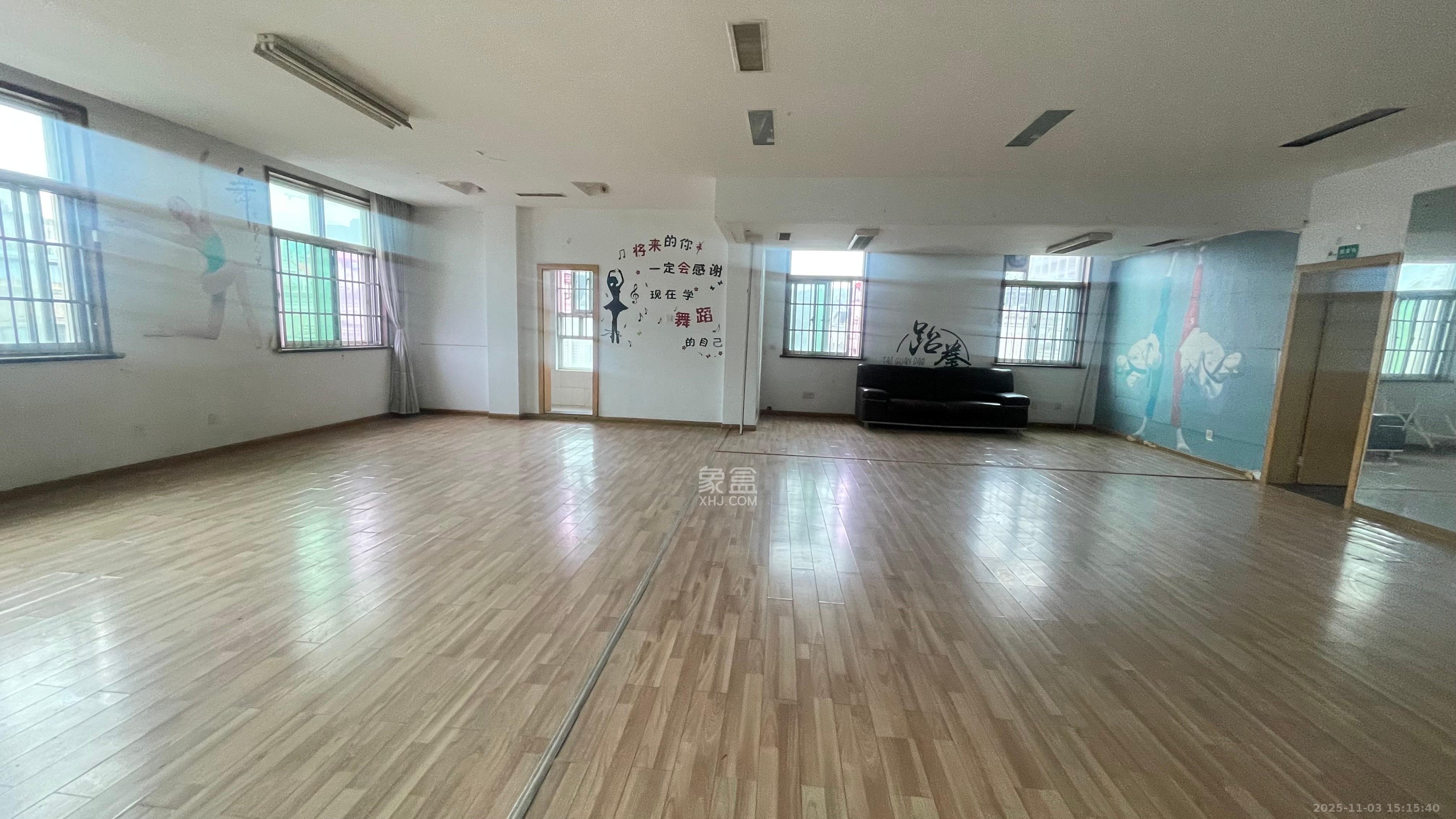 红星糖酒城 5室2厅1卫 3300.0元/月 红星糖酒城 5室2厅1卫 3300.0元/月室内图