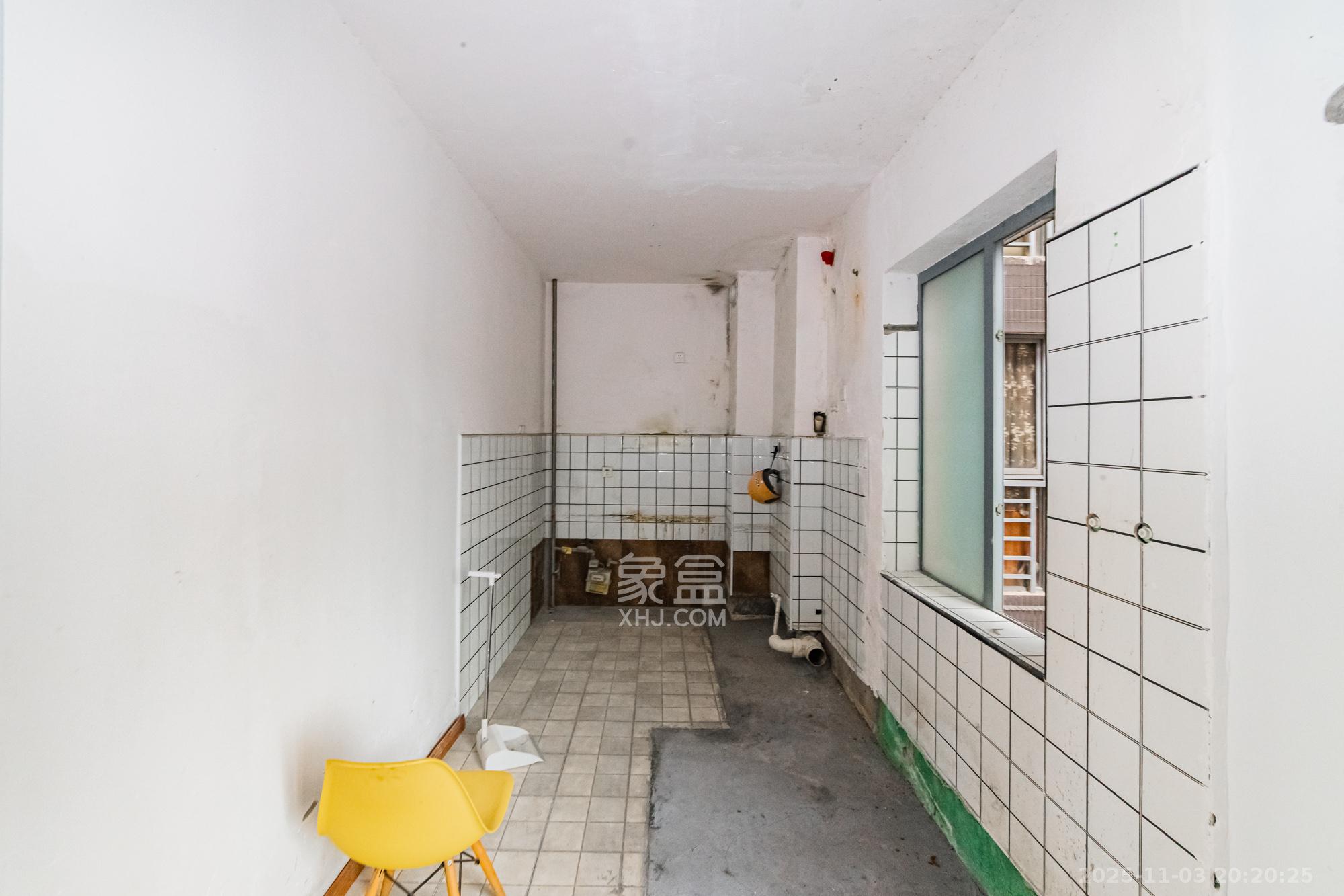 滨江君悦香邸  4室2厅2卫    108.0万厨房