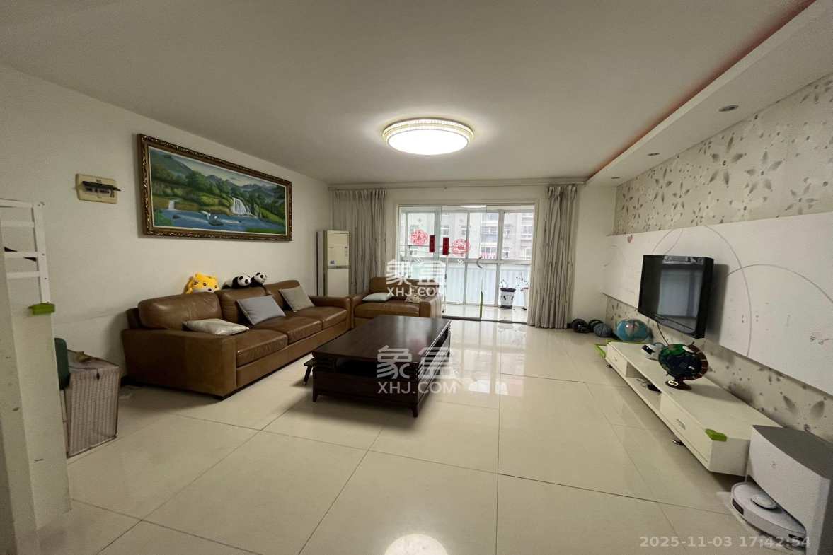 嘉盛华庭(一期、二期、三期) 3室2厅2卫 3000.0元/月 嘉盛华庭(一期、二期、三期) 3室2厅2卫 3000.0元/月室内图