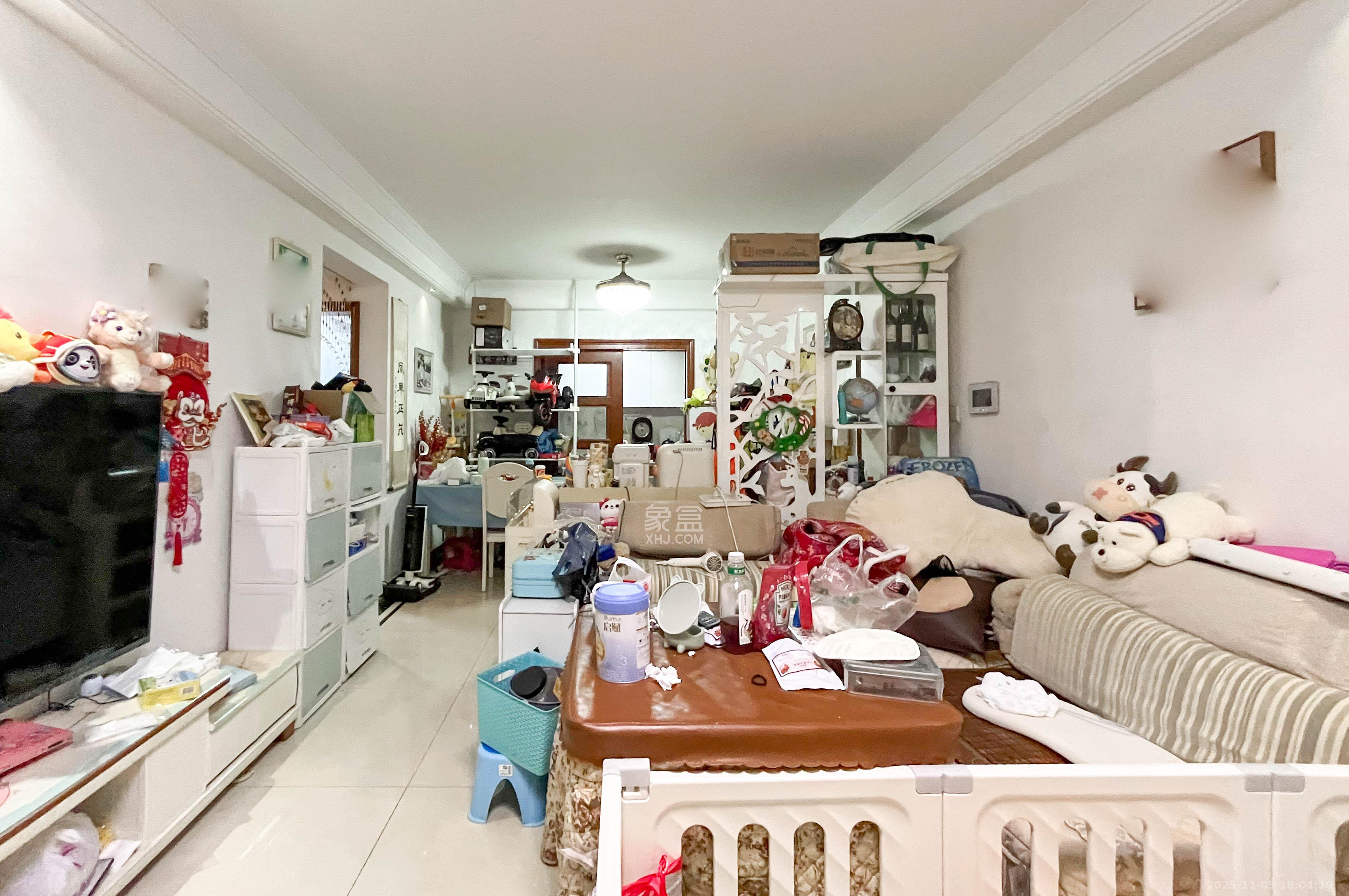 中海梅溪湖壹号  3室2厅1卫    125.0万客厅