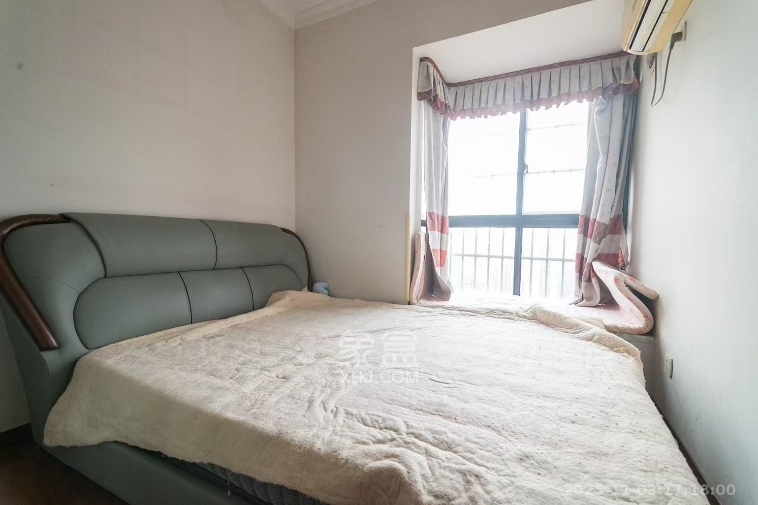 蓝山郡  3室2厅1卫    2000.0元/月