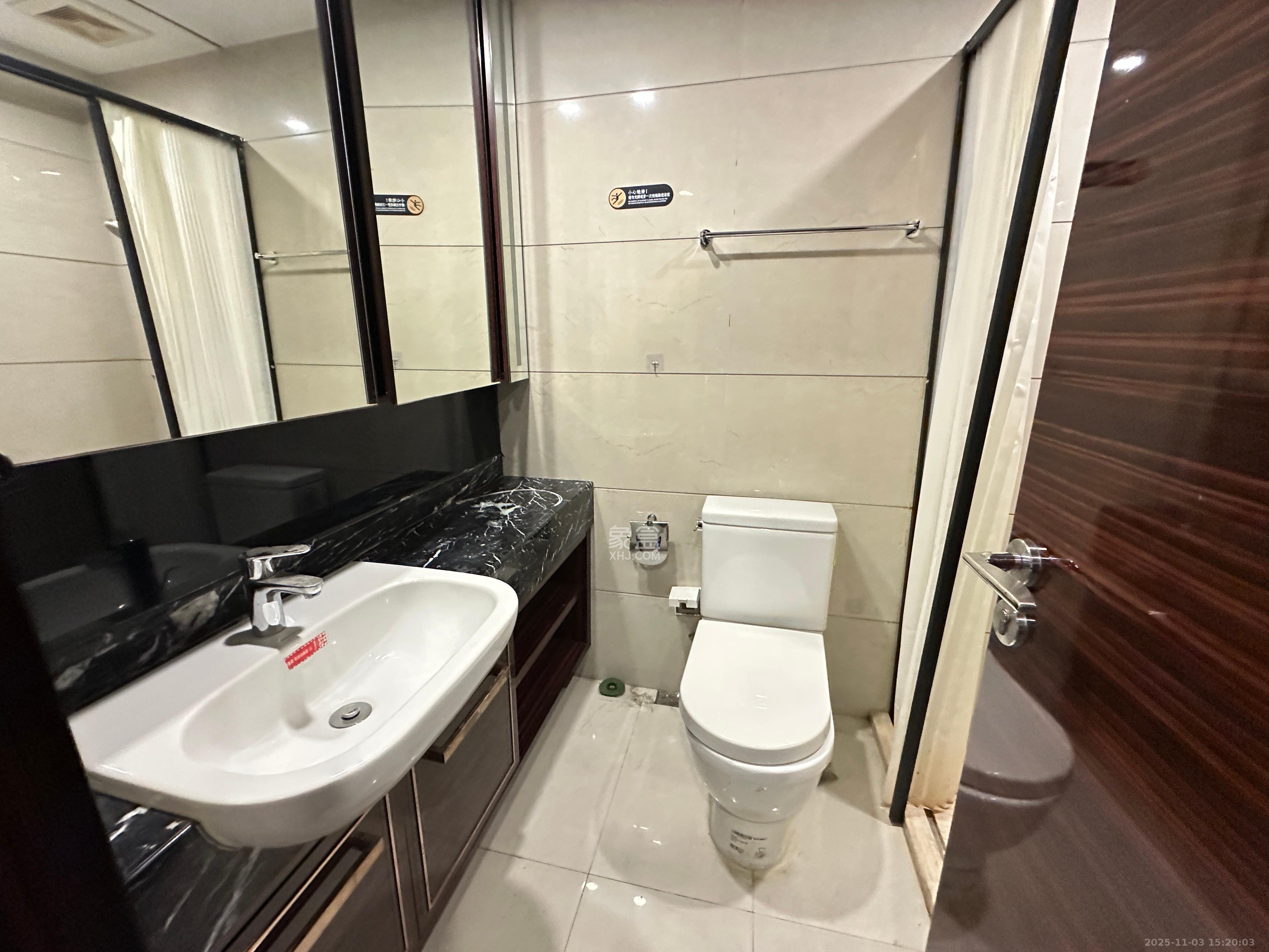 保利国际广场 1室1厅1卫 2000.0元/月 保利国际广场 1室1厅1卫 2000.0元/月室内图