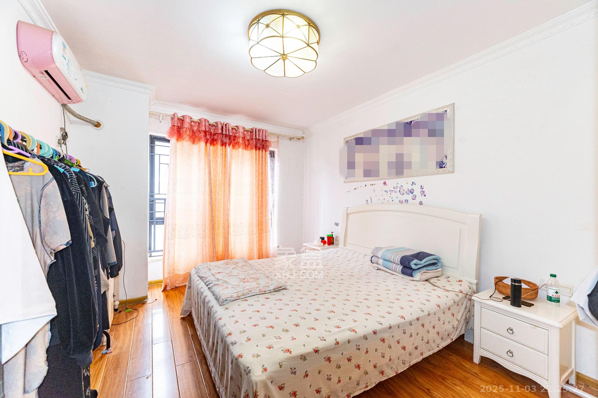 三一街区  3室2厅2卫    69.6万 三一街区  3室2厅2卫    69.6万卧室